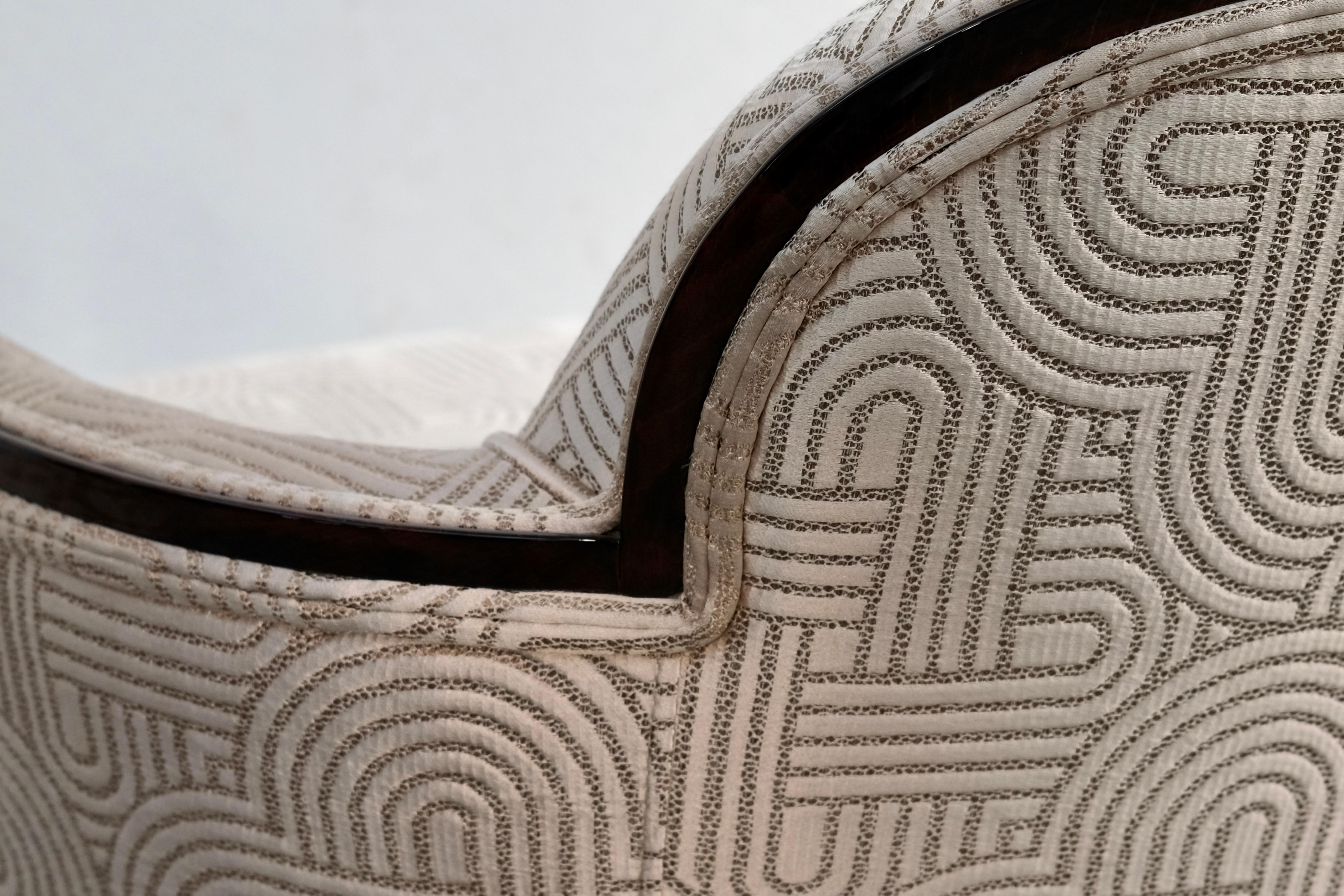 Silla Club Art Decó Francesa de Alto Brillo en Dorado y Marrón, Años 30 Tela en venta