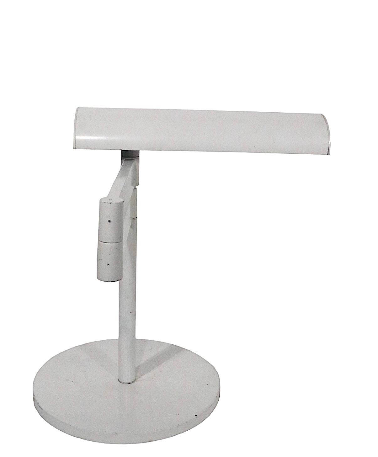 Lampe de bureau à bras flexible de haute qualité d'après Von Nessen  en vente 1