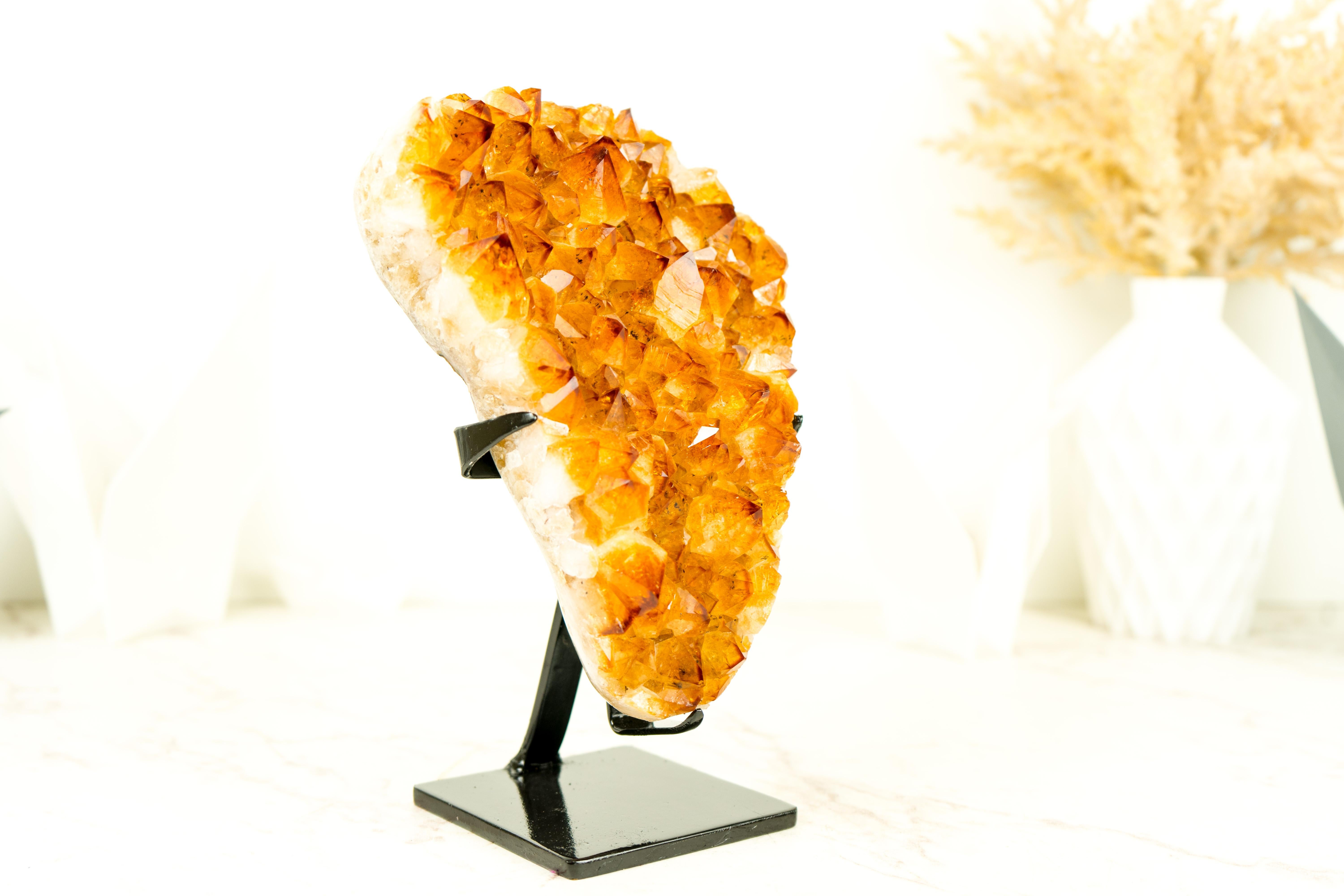 High-Grade, Gorgeous Golden Orange Citrine Cluster on Stand In New Condition For Sale In Ametista Do Sul, BR