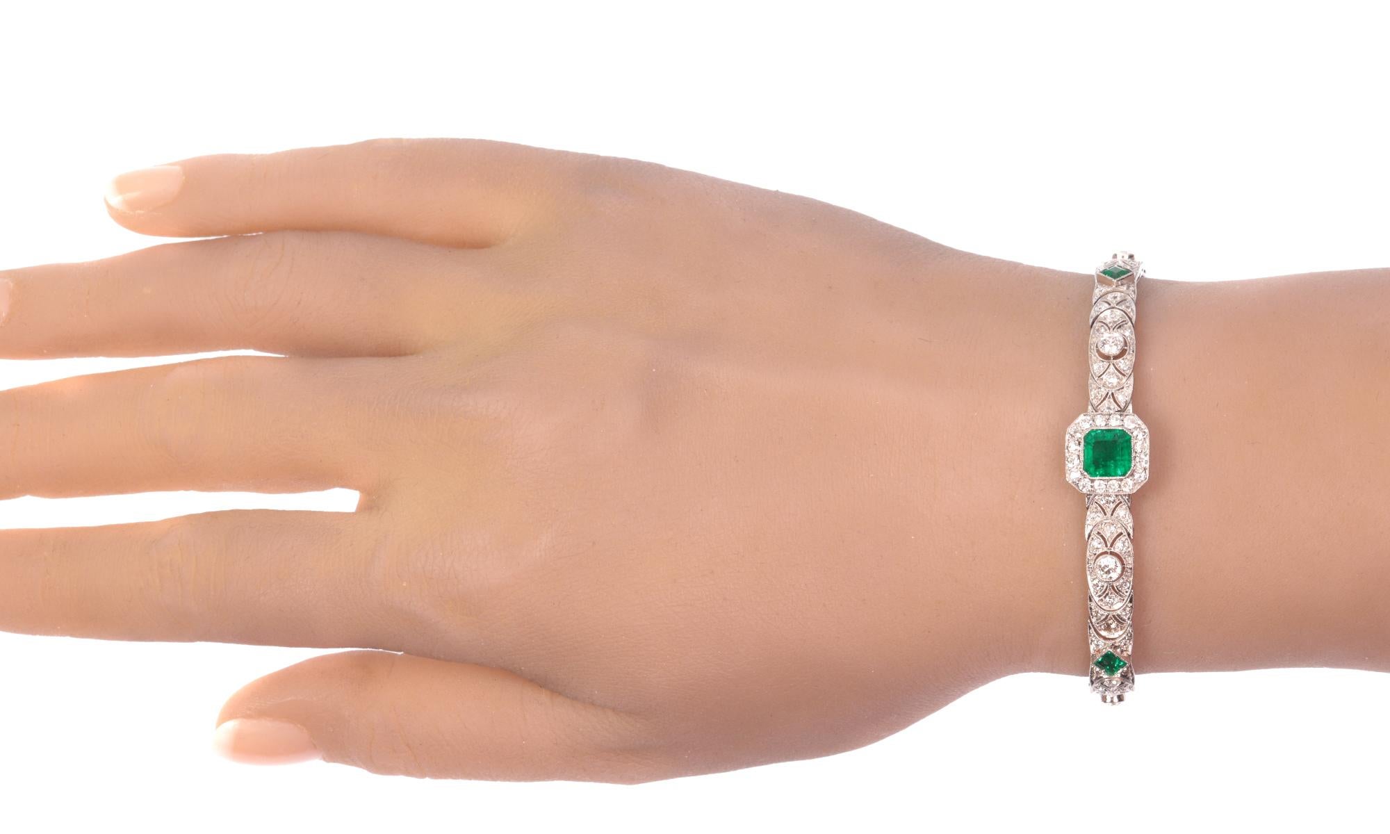 High Quality Platinum Art Deco Bracelet with 140 Diamonds and Natural Emeralds For Sale 7