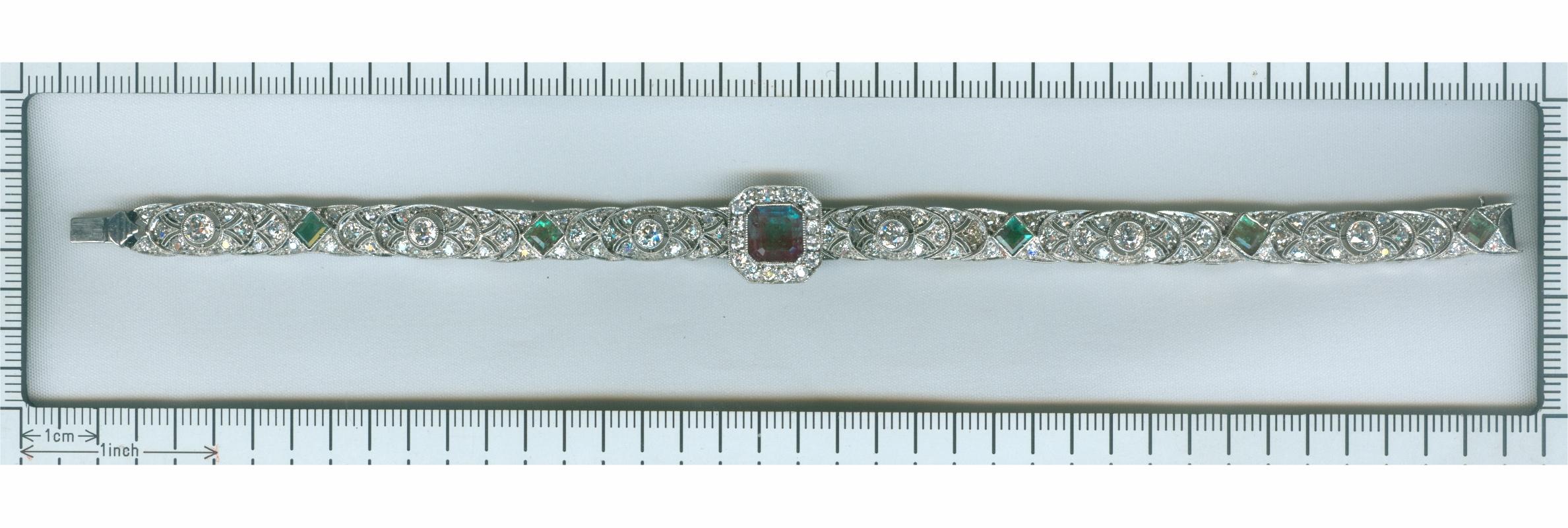 High Quality Platinum Art Deco Bracelet with 140 Diamonds and Natural Emeralds For Sale 14
