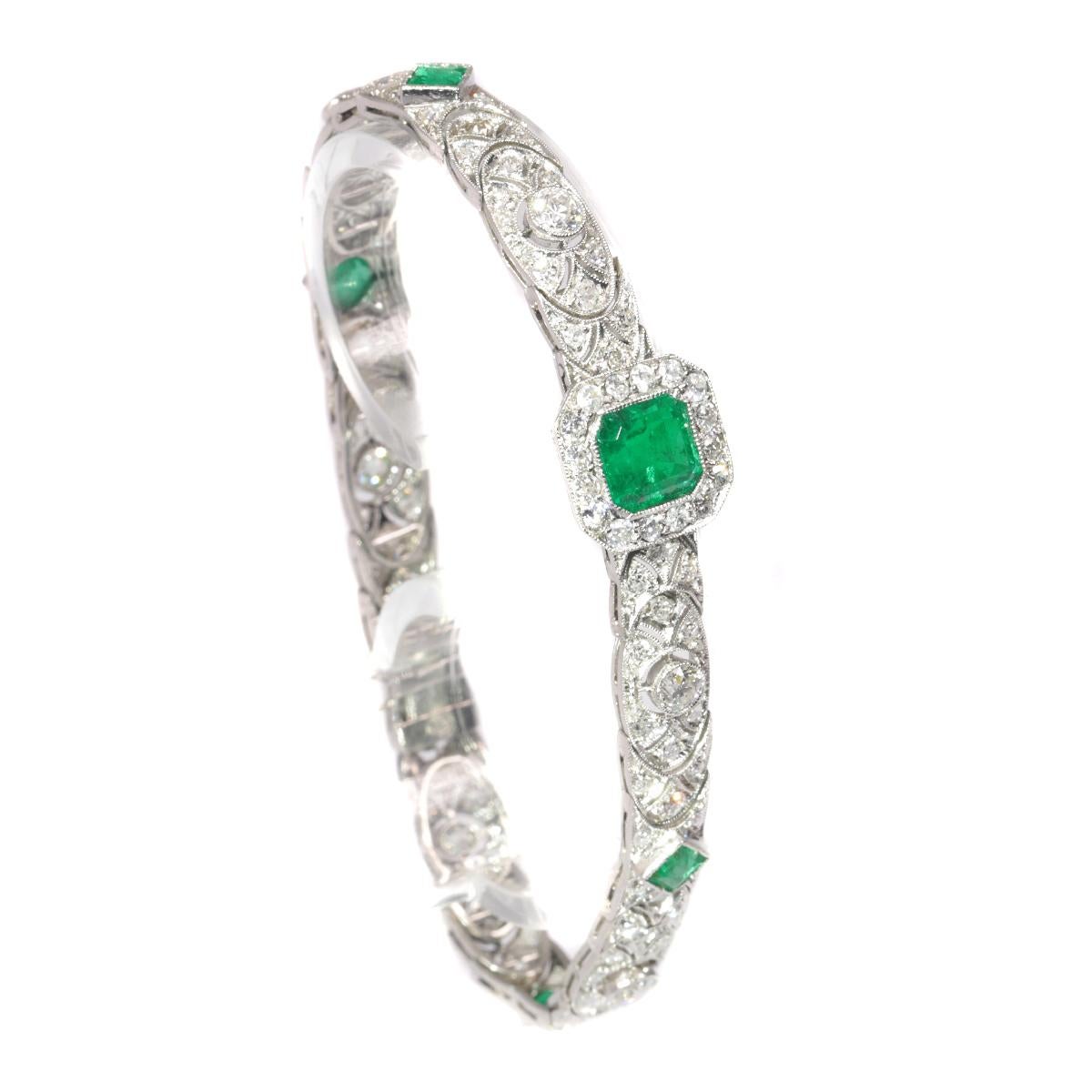 Women's High Quality Platinum Art Deco Bracelet with 140 Diamonds and Natural Emeralds For Sale