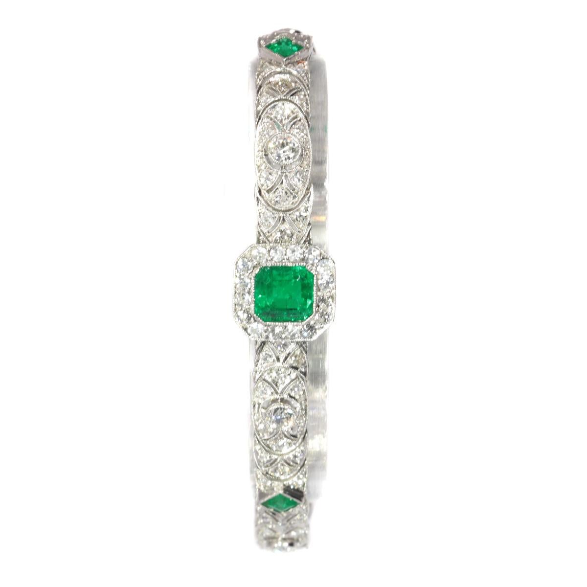 High Quality Platinum Art Deco Bracelet with 140 Diamonds and Natural Emeralds For Sale 1