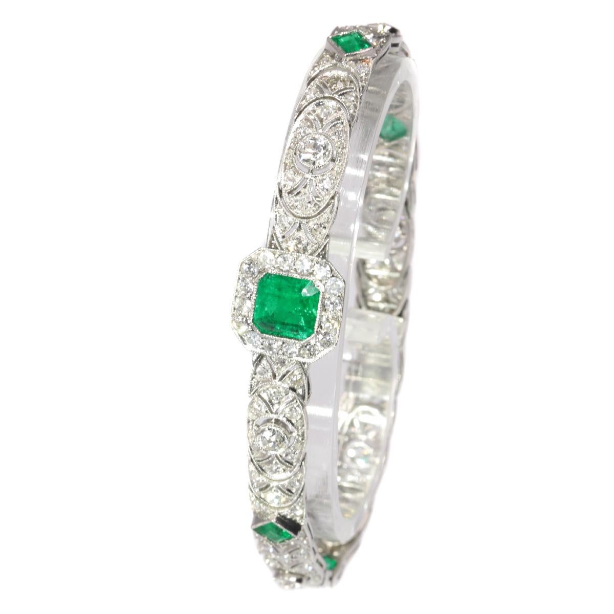 High Quality Platinum Art Deco Bracelet with 140 Diamonds and Natural Emeralds For Sale 2