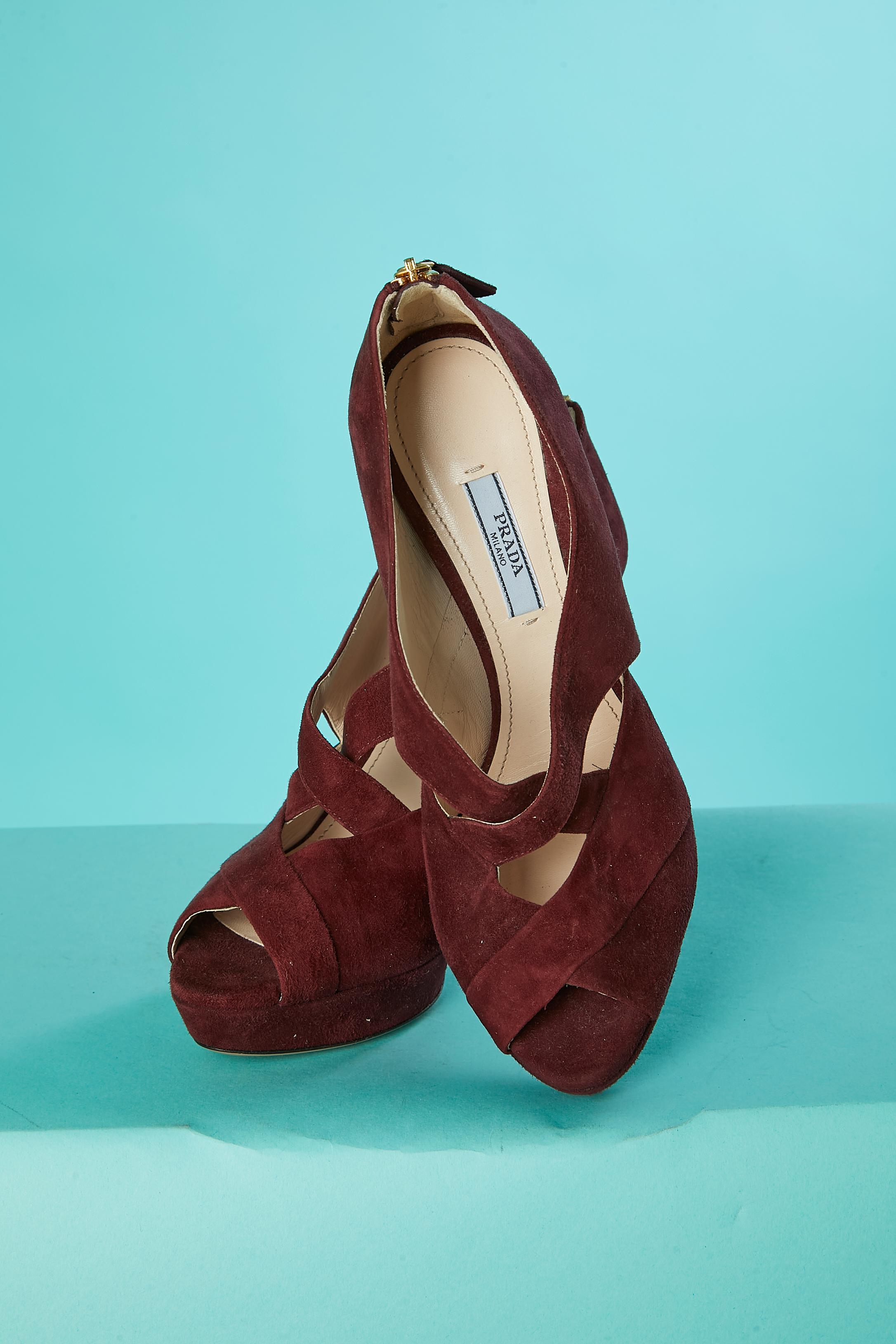 High heels sandals in burgundy suede with cut-work PRADA In Excellent Condition For Sale In Saint-Ouen-Sur-Seine, FR