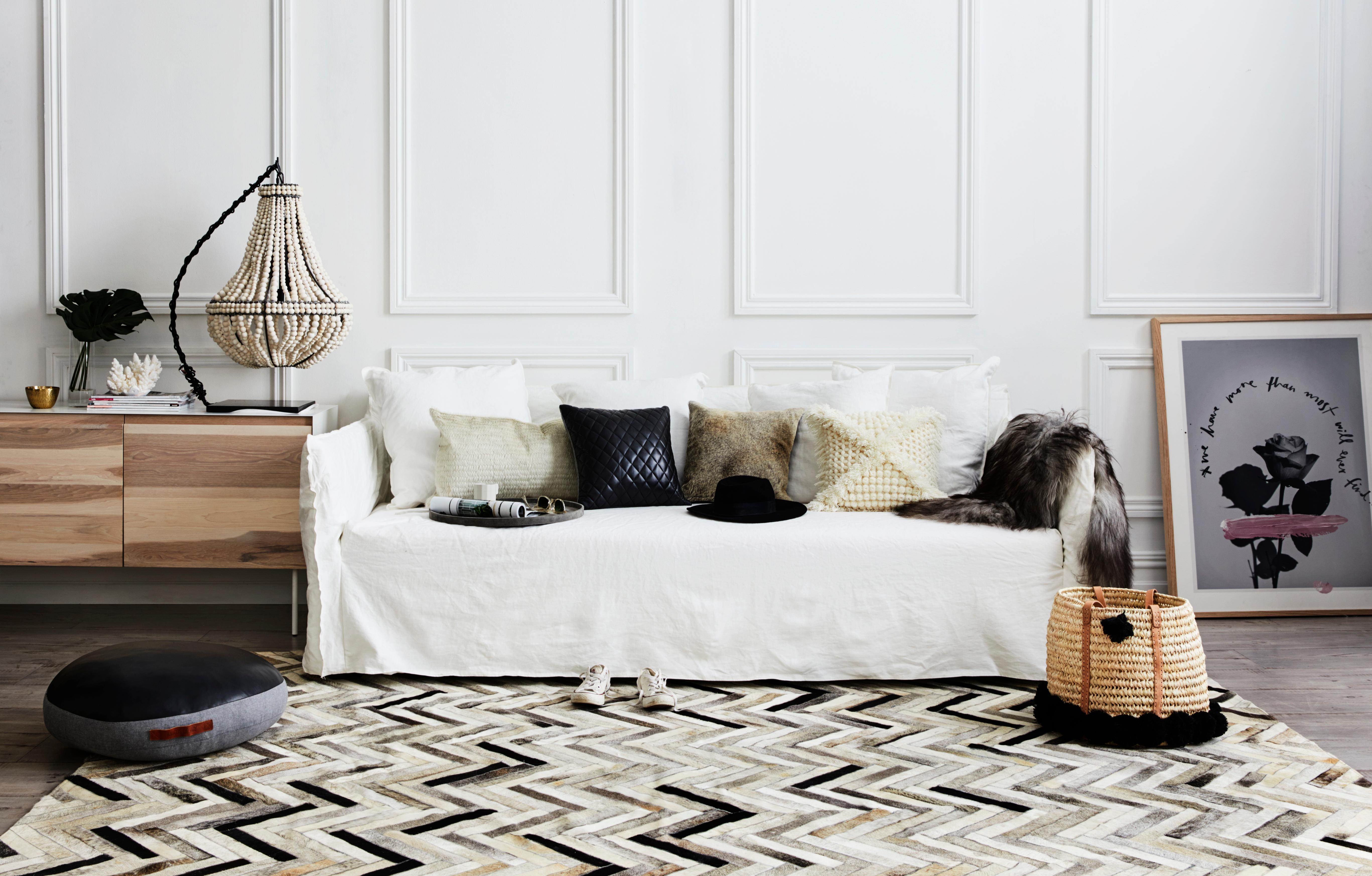 Art Deco Herringbone gray, white & black Luxurious El Cielo Cowhide Area Floor Rug Small For Sale