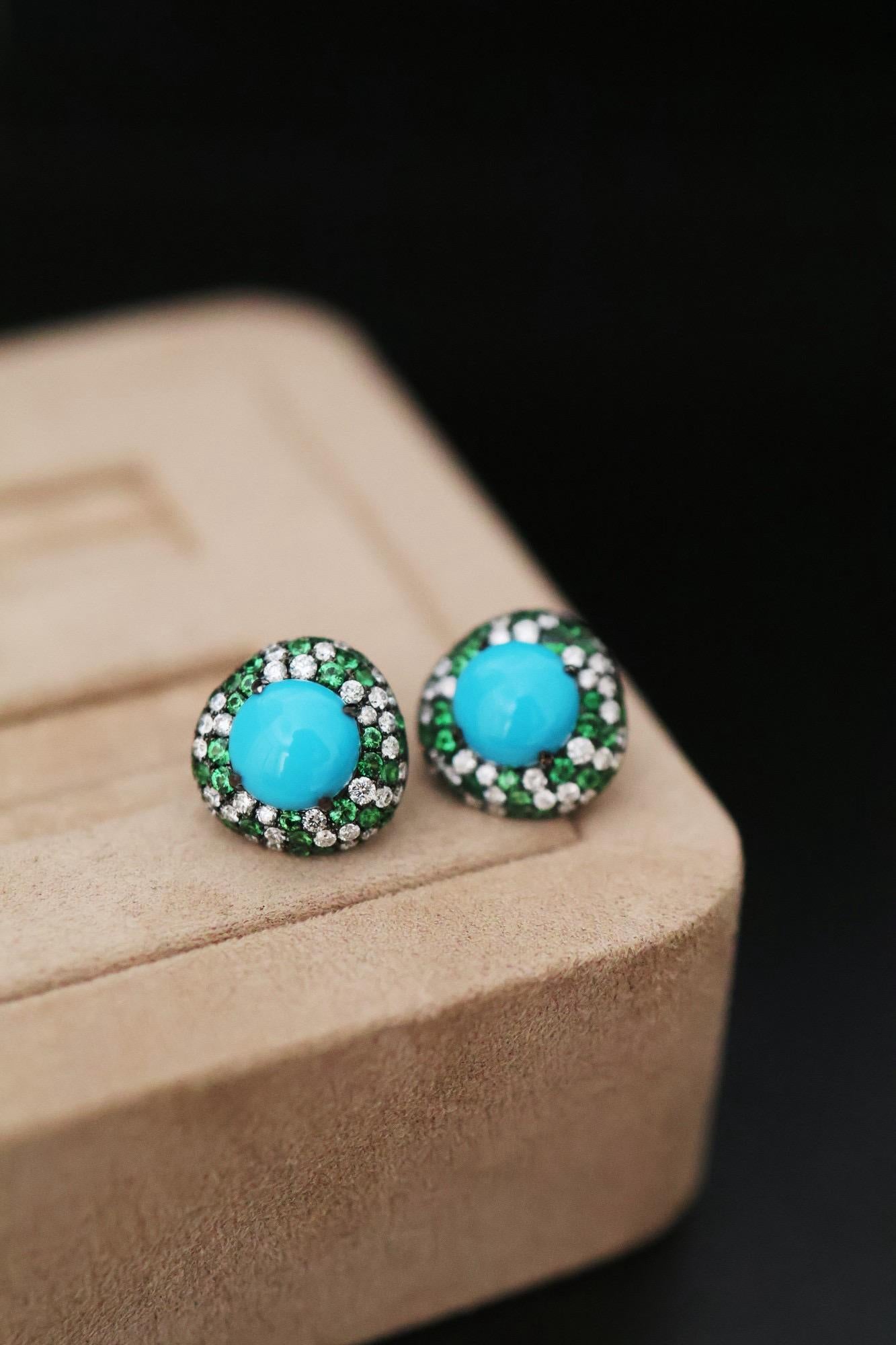 Haute - Jewell Boucles d'oreilles Halo Turquoise Diamant Tsavorite

Turquoise : 1.869ct
Tsavorite : 0.952ct
Diamants : 0.917ct

Ces boucles d'oreilles tissent 