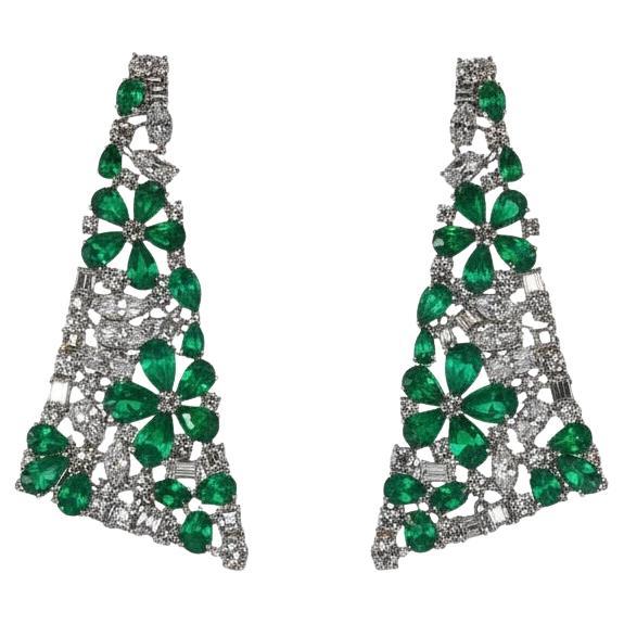 Haute Joaillerie Emeraude de Colombie et Diamant Boucle d'Oreille Chandelier 18K 33ct en vente