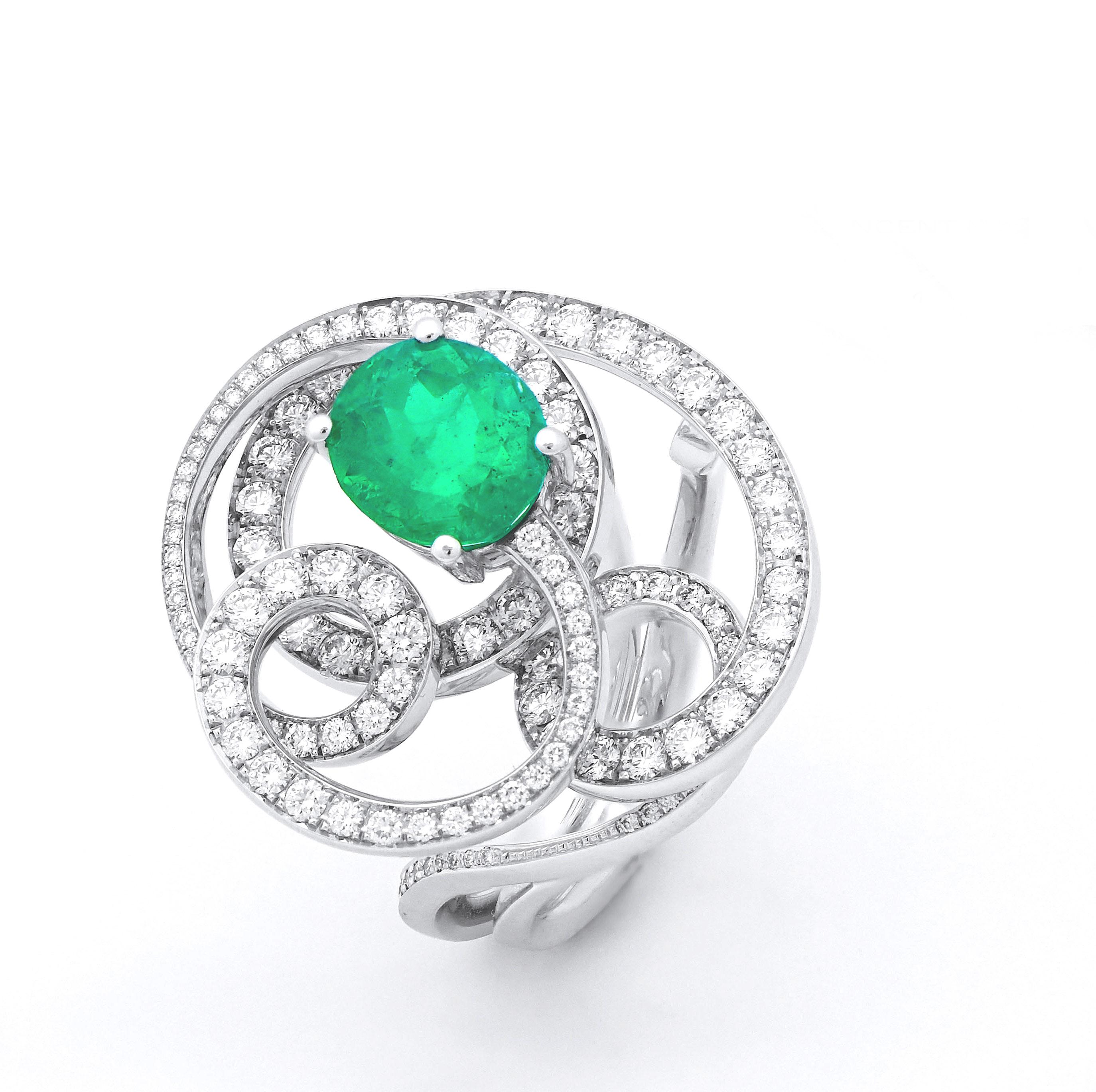 A unique piece of fine jewelry, in 750 white gold set with a 2.51cts (Minor) oval Colombian emerald (GRS certificate), and 126 top-quality EF/IF-VVS natural diamonds. This ring is entirely handcrafted, using traditional jewelry-making methods, in