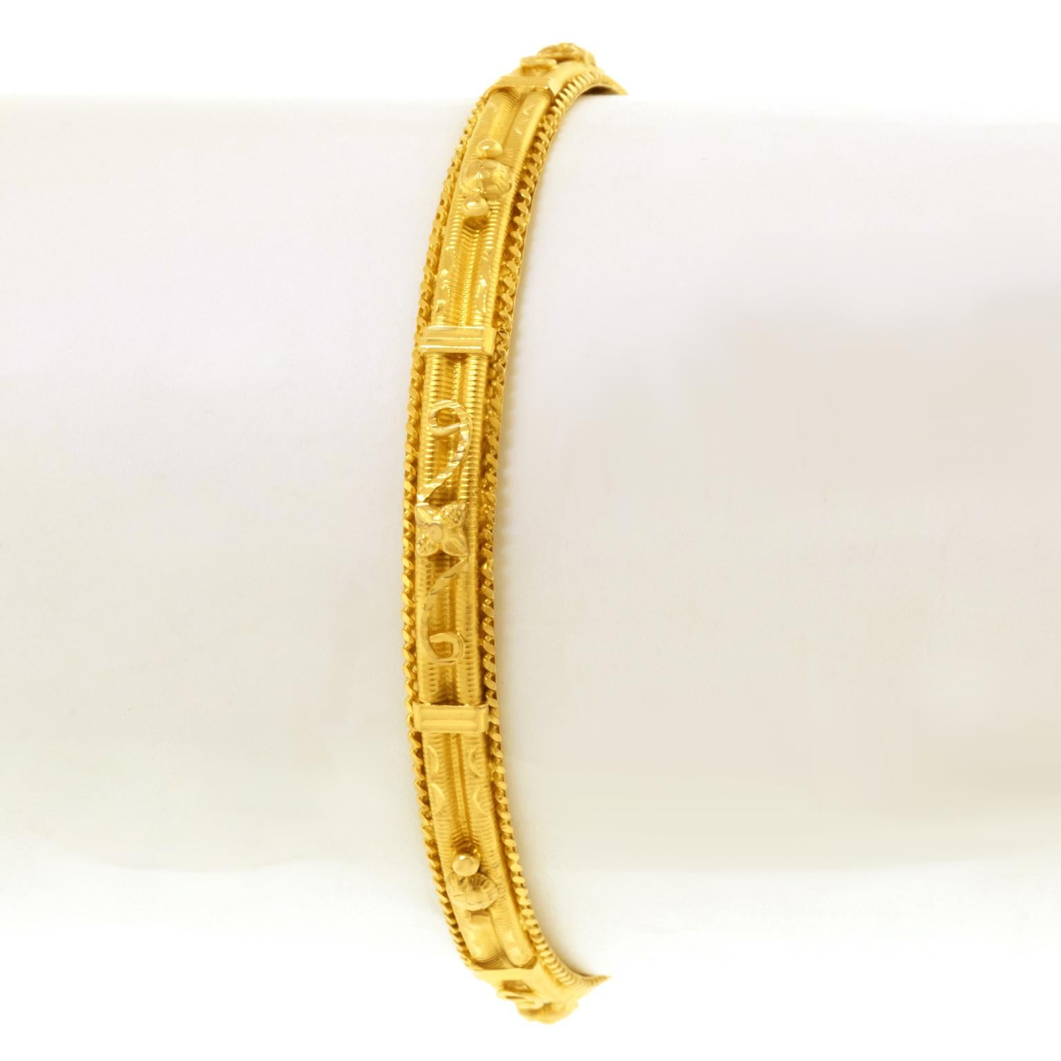High-Karat Gold Bangle In Excellent Condition For Sale In Litchfield, CT