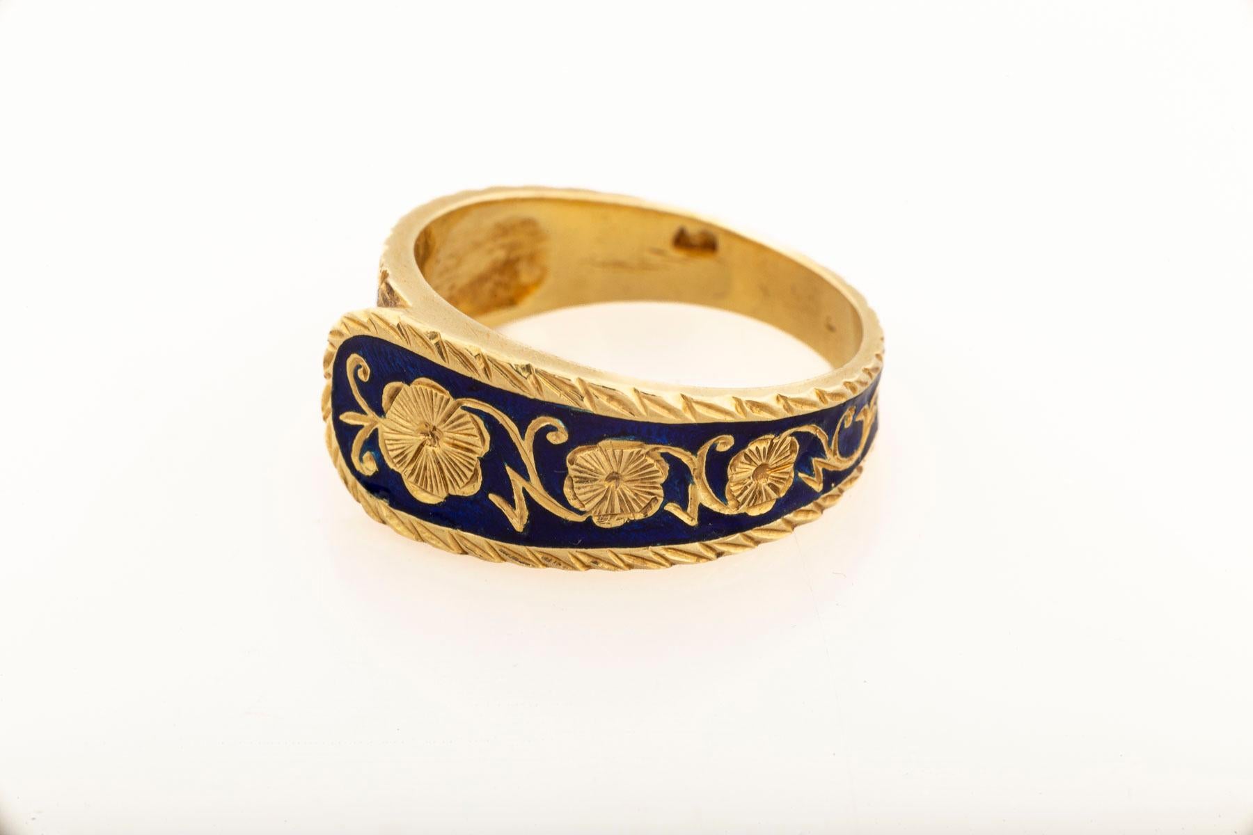 High Karat Gold Enamel Fold Over Ring Victorian In Excellent Condition For Sale In Stamford, CT