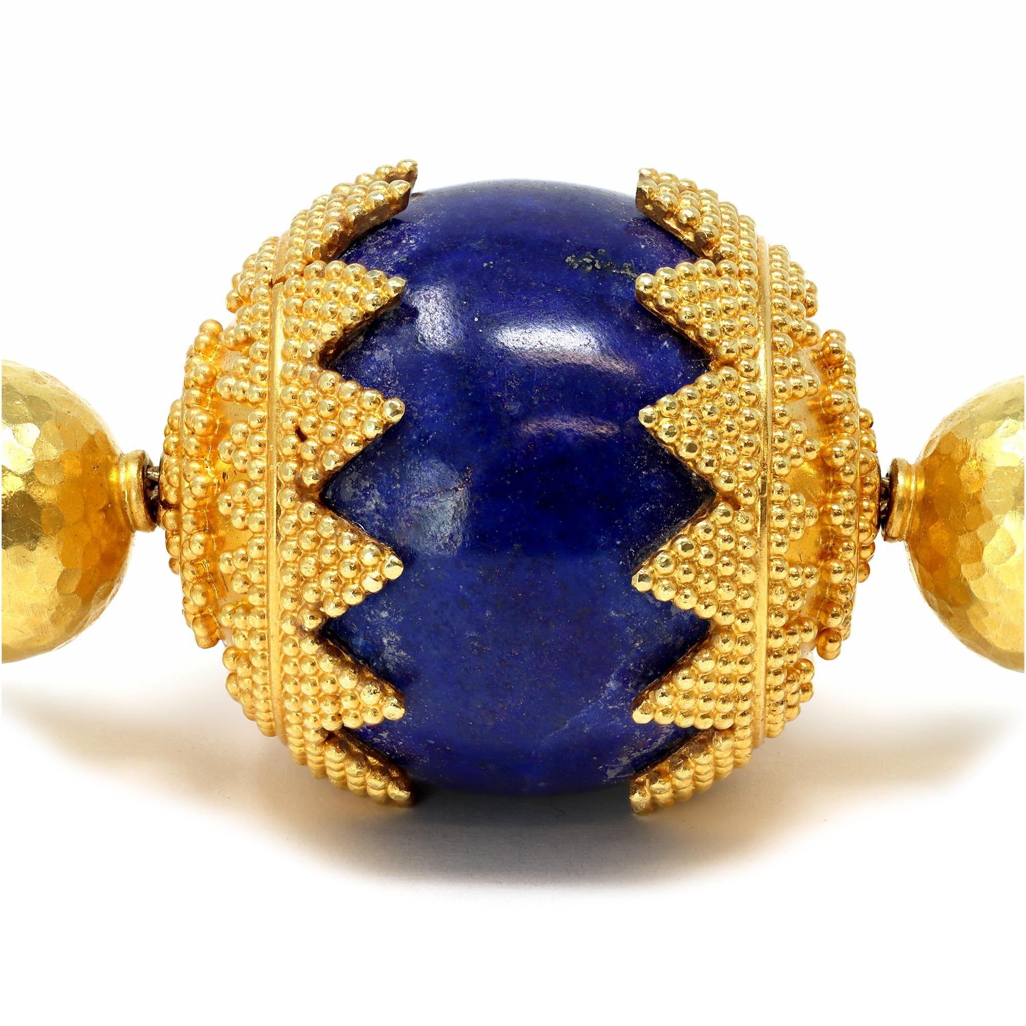 Halskette aus hochkarätigem Gold mit Lapislazuli-Perlen CA 1970 im Angebot 2