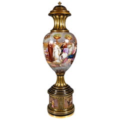 Hohe Porzellanvase mit Deckel der KPM Berlin mit bunt bemalter Landschaft um 1918