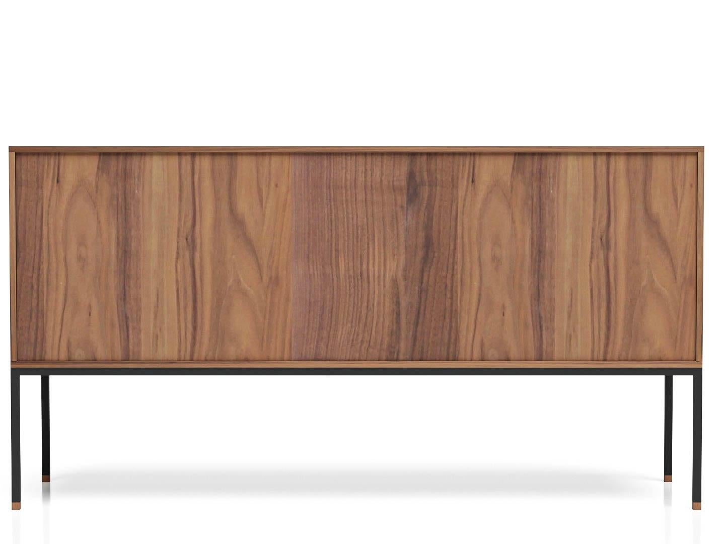 Hochformatiges, großes Sideboard-Modell Cosmopol. (Lackiert) im Angebot