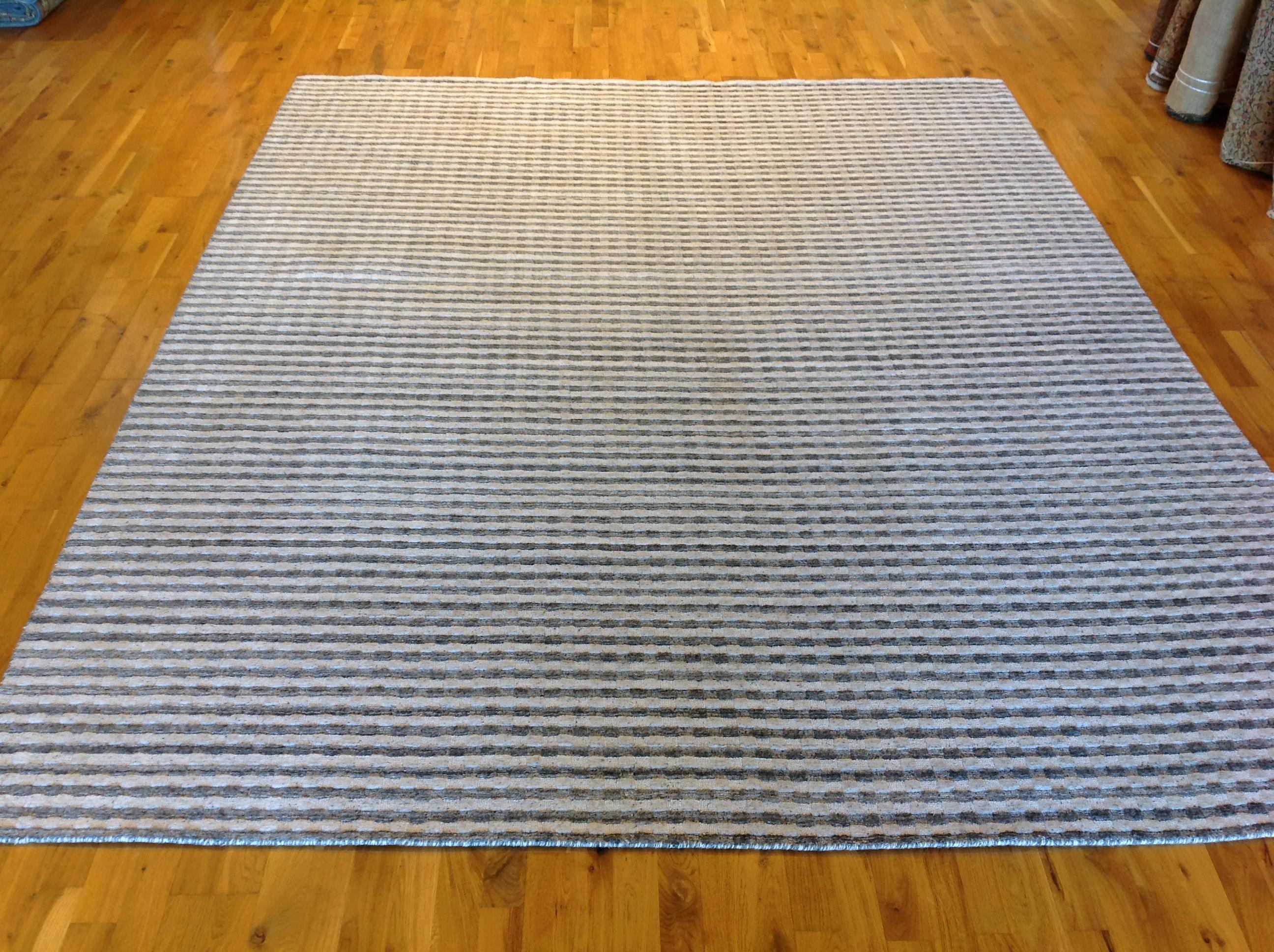 Contemporary High Low Gray Indian Wool Area Rug For Sale