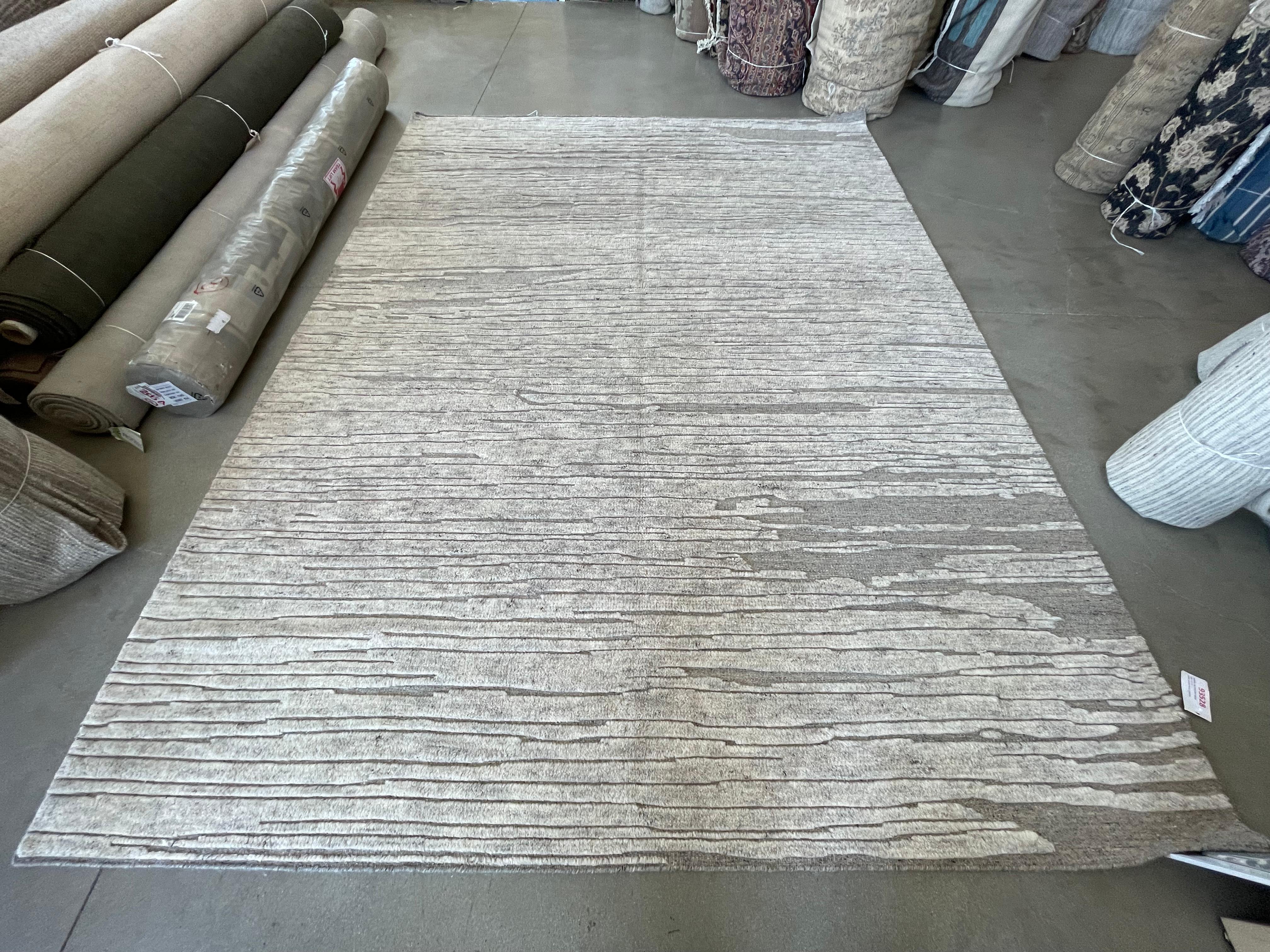 High Low Wave Design Area Rug In New Condition For Sale In Los Angeles, CA