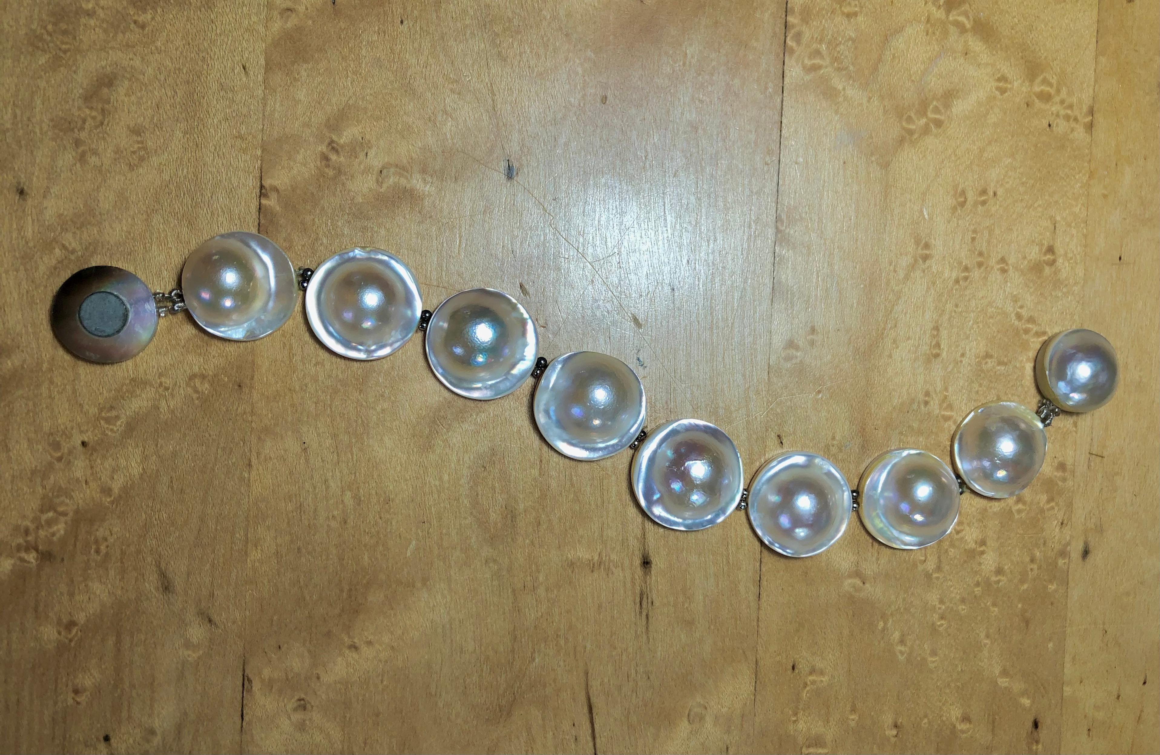 Bracelet de perles de Mabe rondes, blanches et crème, très brillantes et naturelles Pour femmes en vente