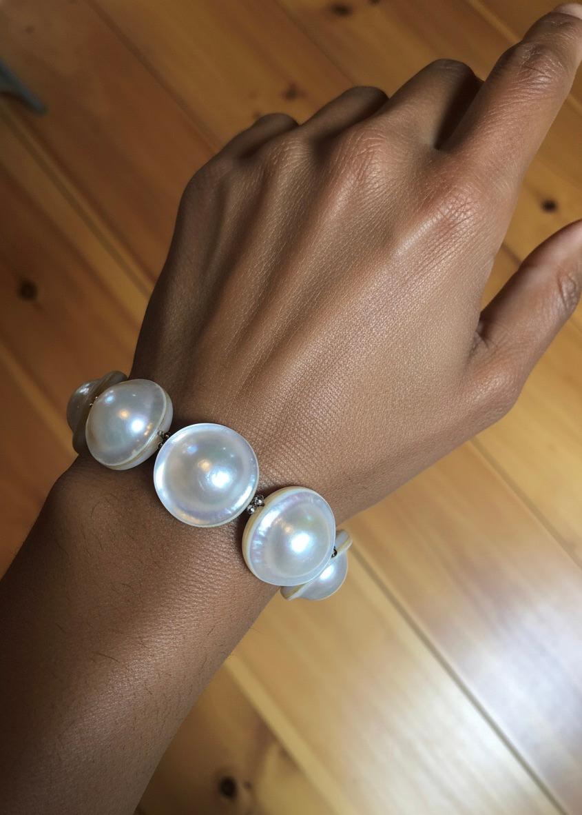 Taille ronde Bracelet de perles de Mabe rondes, blanches et crème, très brillantes et naturelles en vente