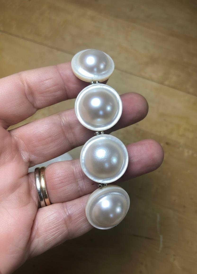 Bracelet de perles de Mabe rondes, blanches et crème, très brillantes et naturelles en vente 1