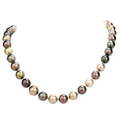 Collier de perles des mers du Sud et de paon avec diamants, années 1980