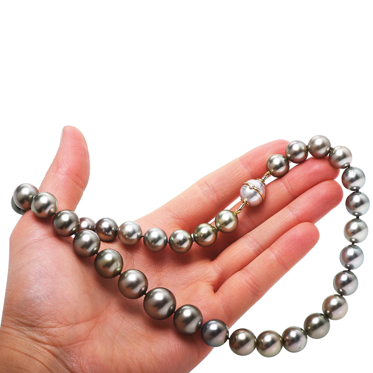 High Lustrous Tahitian South Sea Peacock Gray Pearl Strand Necklace In New Condition In Miami, FL