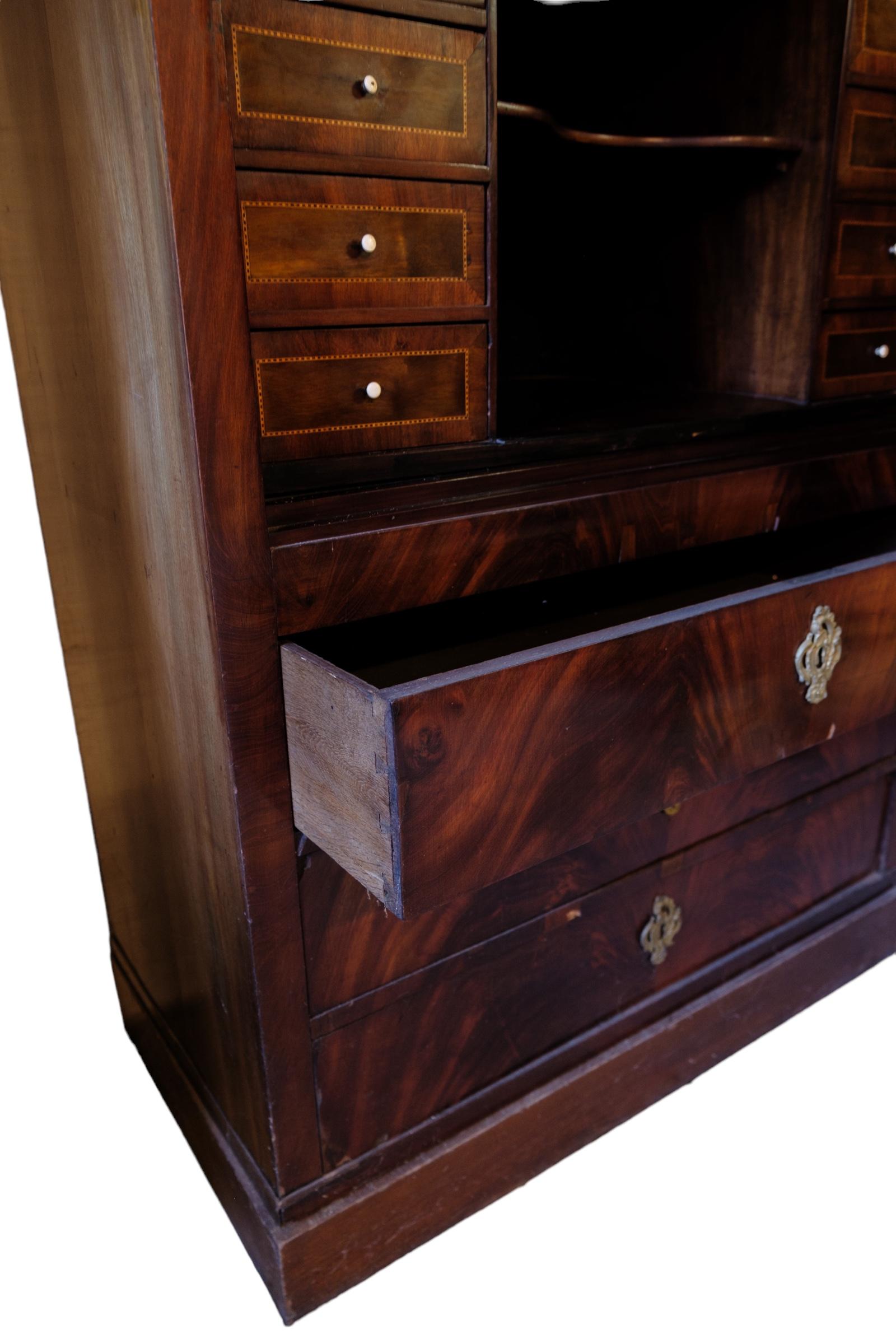 High mahogany secretary with marquetry and brass fittings from around the 1840s In Good Condition For Sale In Lejre, DK