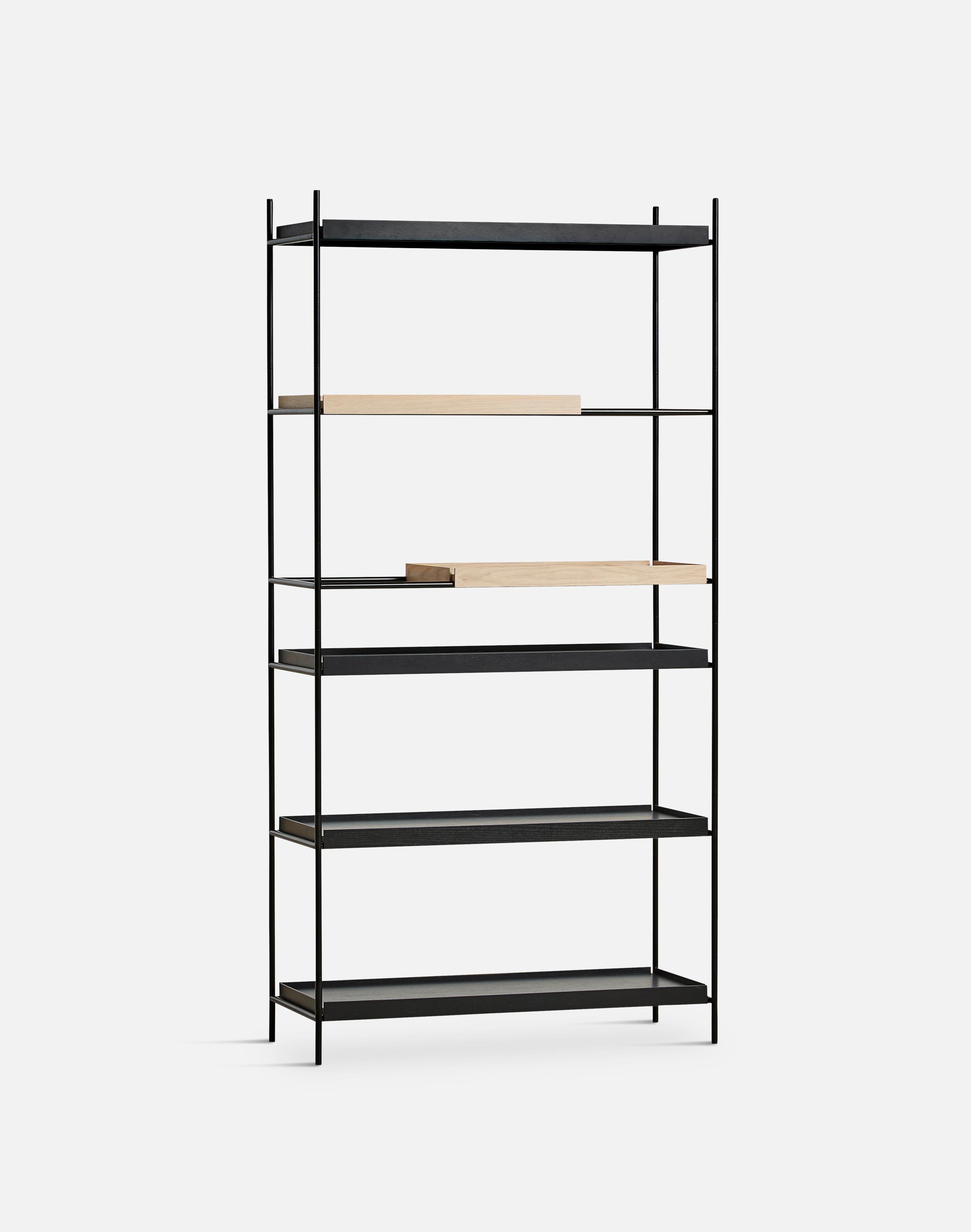 Scaffale alto in Oak e nero VI di Hanne Willmann.
Materiali: Metallo, Oak.
Dimensioni: P 40 x L 100 x H 201 cm.
Disponibile anche in diverse combinazioni di vassoi e in due dimensioni: H81, H 201 cm.

Hanne Willmann è una dinamica designer