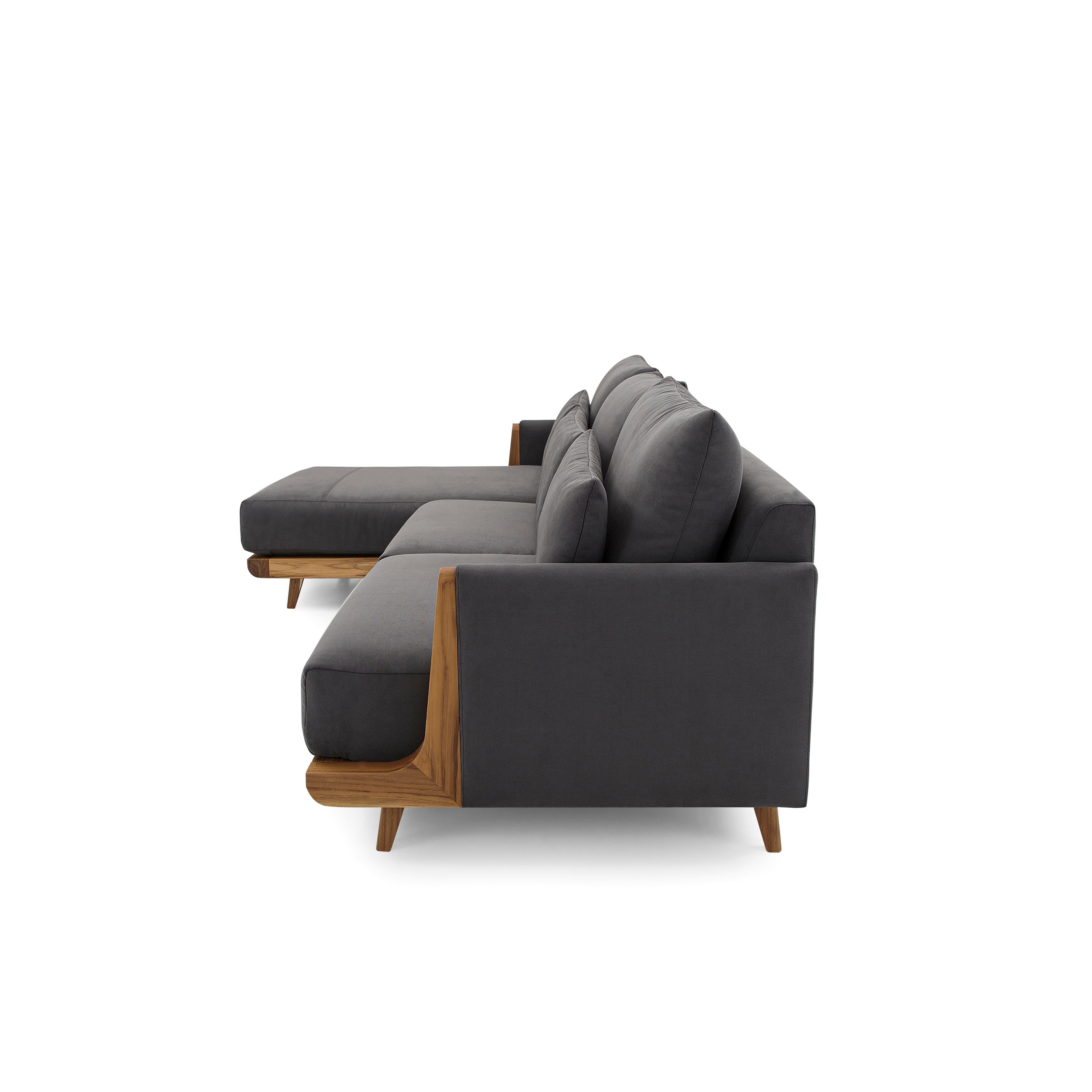 High One-Arm-Sofa und Chaise aus grauem Stoff mit Teakholzrahmen im Zustand „Neu“ im Angebot in Miami, FL