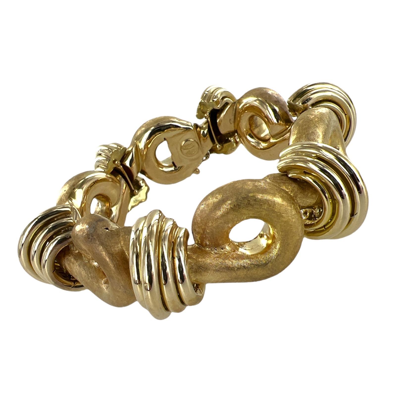 High Polish Satin Finish Ribbed Open Link 18 Karat Yellow Gold Vintage Bracelet  In Excellent Condition In Boca Raton, FL
