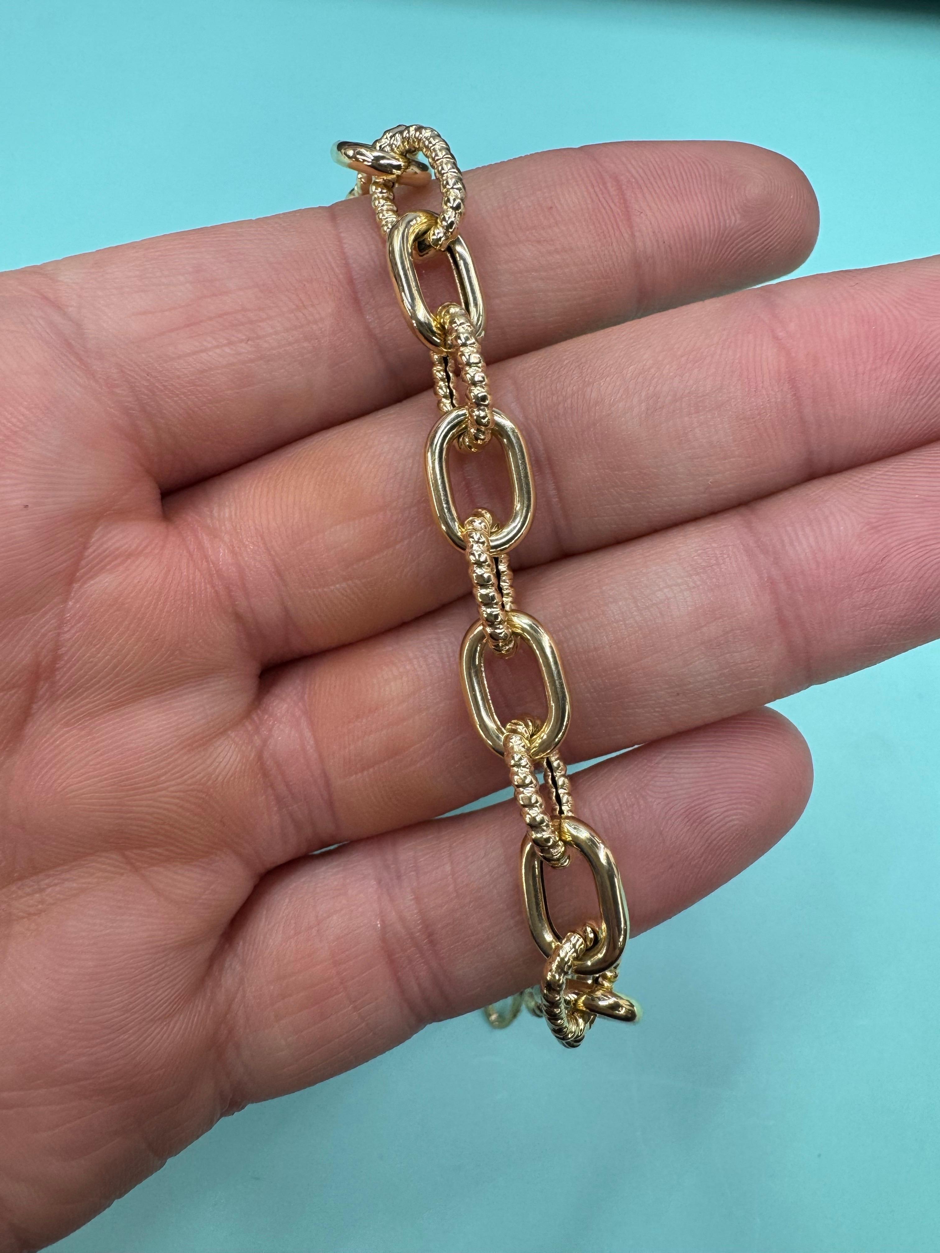 Bracelet à maillons ovales à motifs polis et torsadés de 8,08 grammes en or jaune 14 carats Neuf - En vente à New York, NY