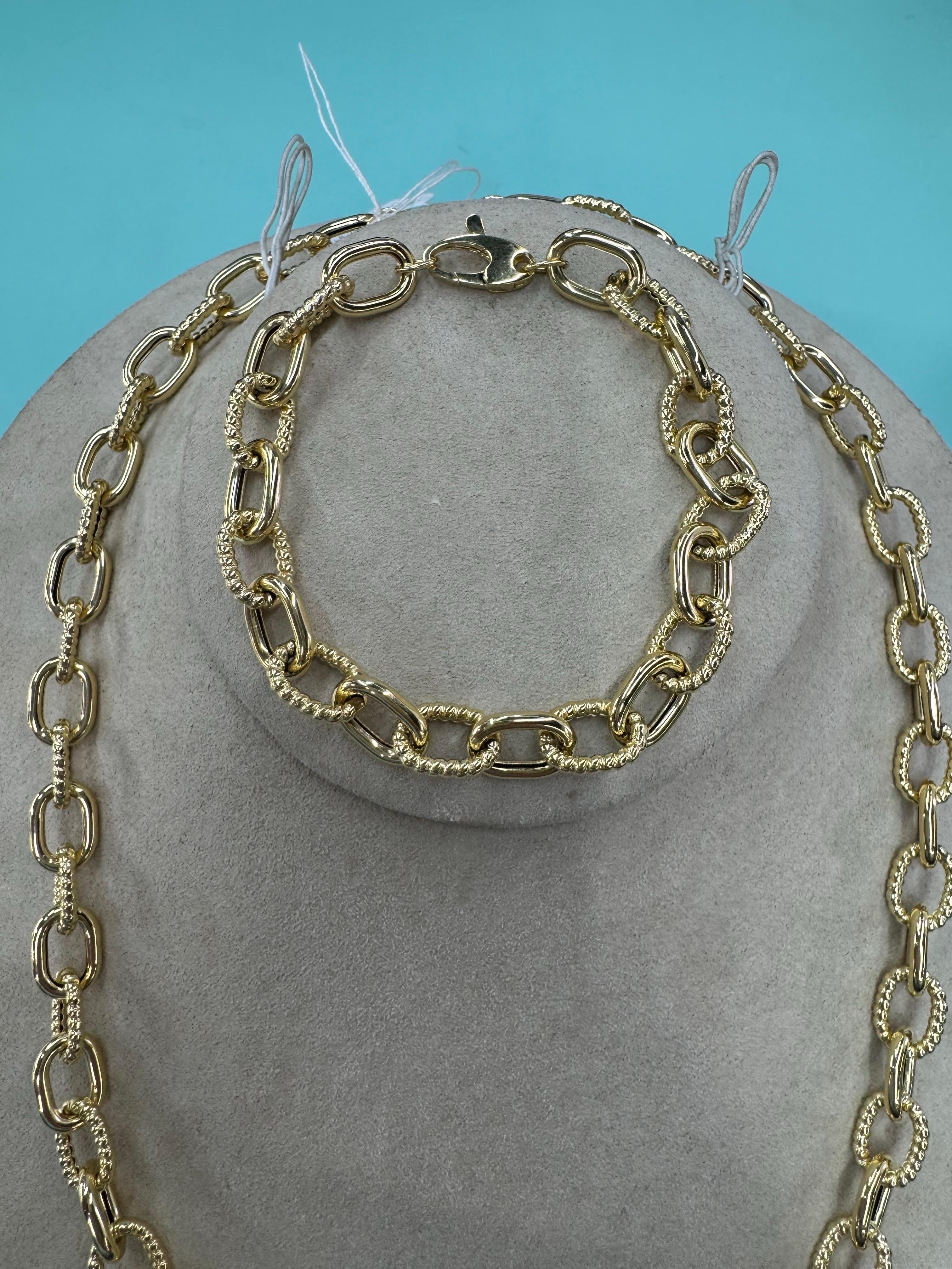 Bracelet à maillons ovales à motifs polis et torsadés de 8,08 grammes en or jaune 14 carats en vente 3