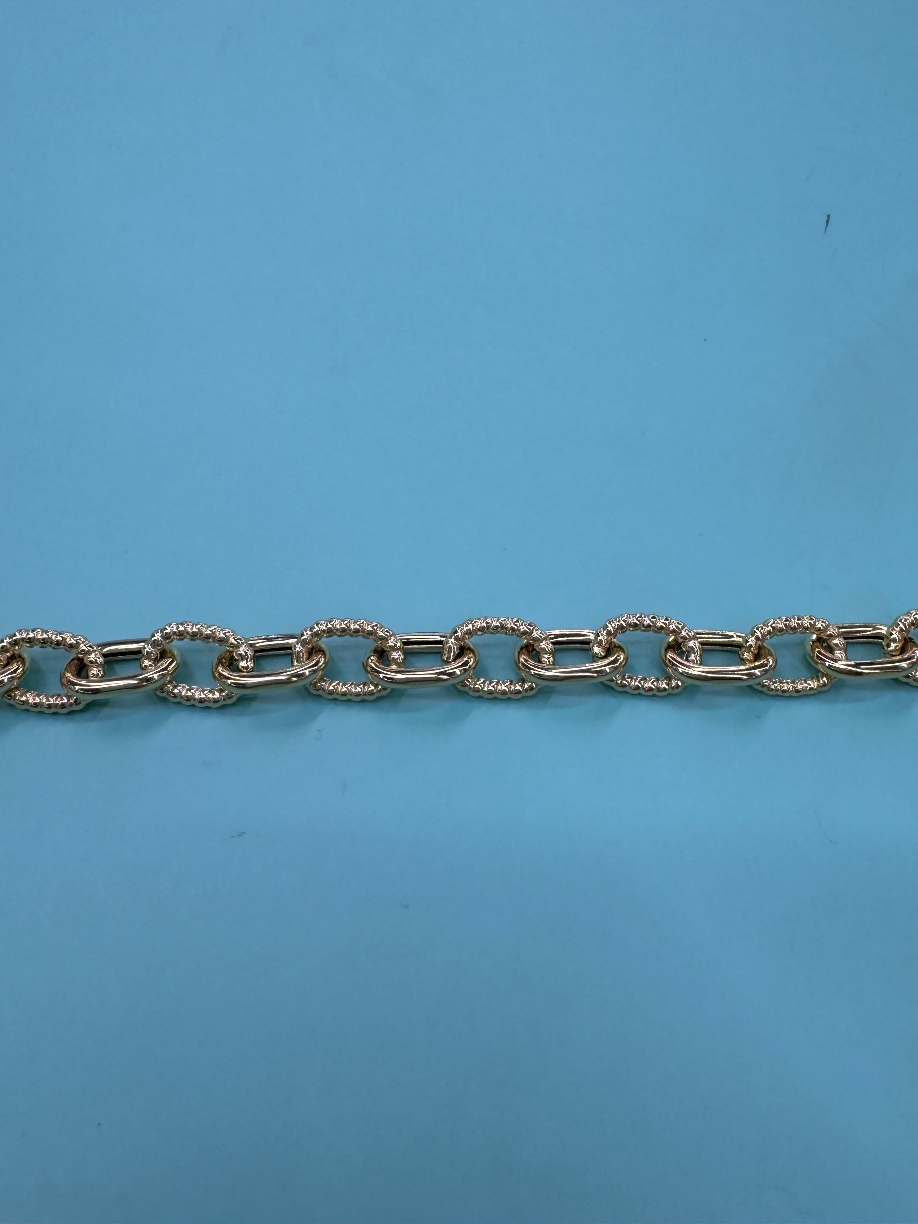 Bracelet à maillons ovales à motifs polis et torsadés de 8,08 grammes en or jaune 14 carats en vente 4