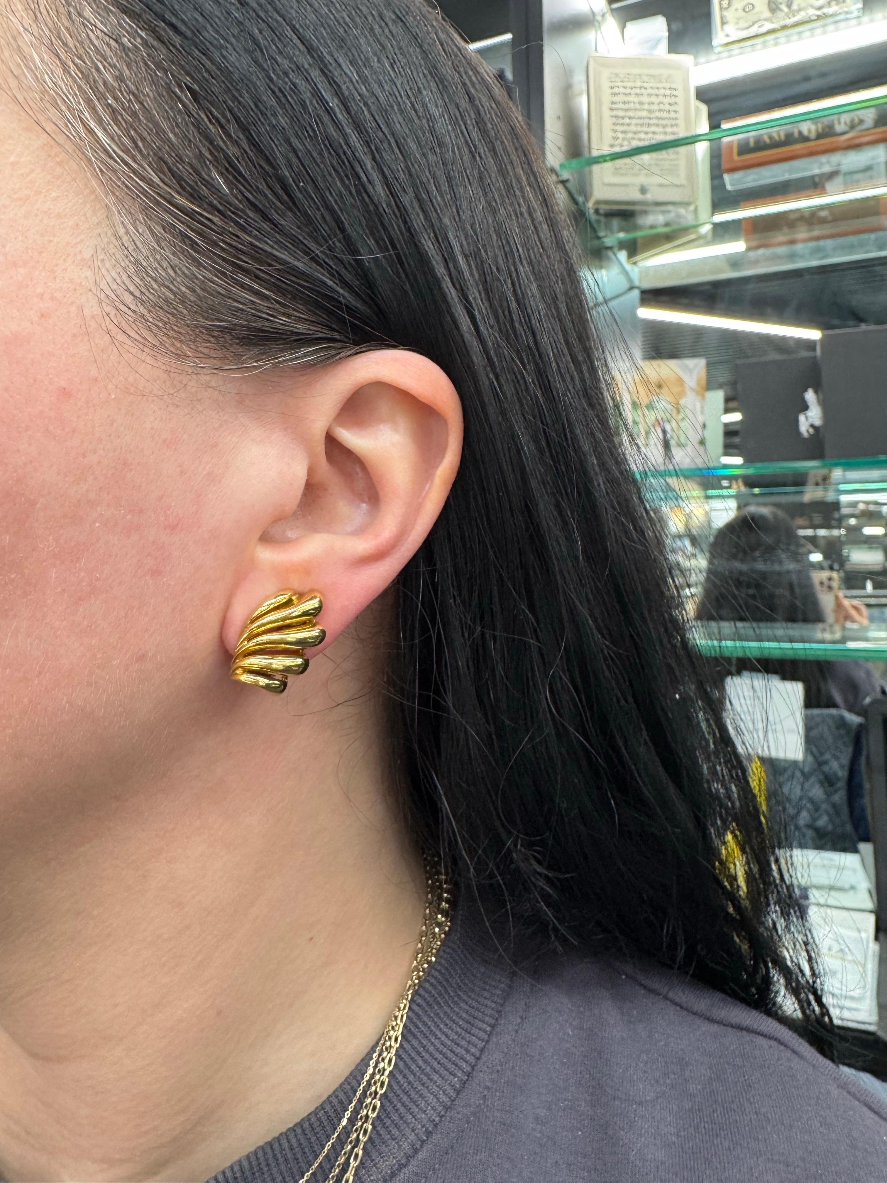 Clous d'oreilles à motif aile poli en or jaune 18 carats 13,4 grammes en vente 2