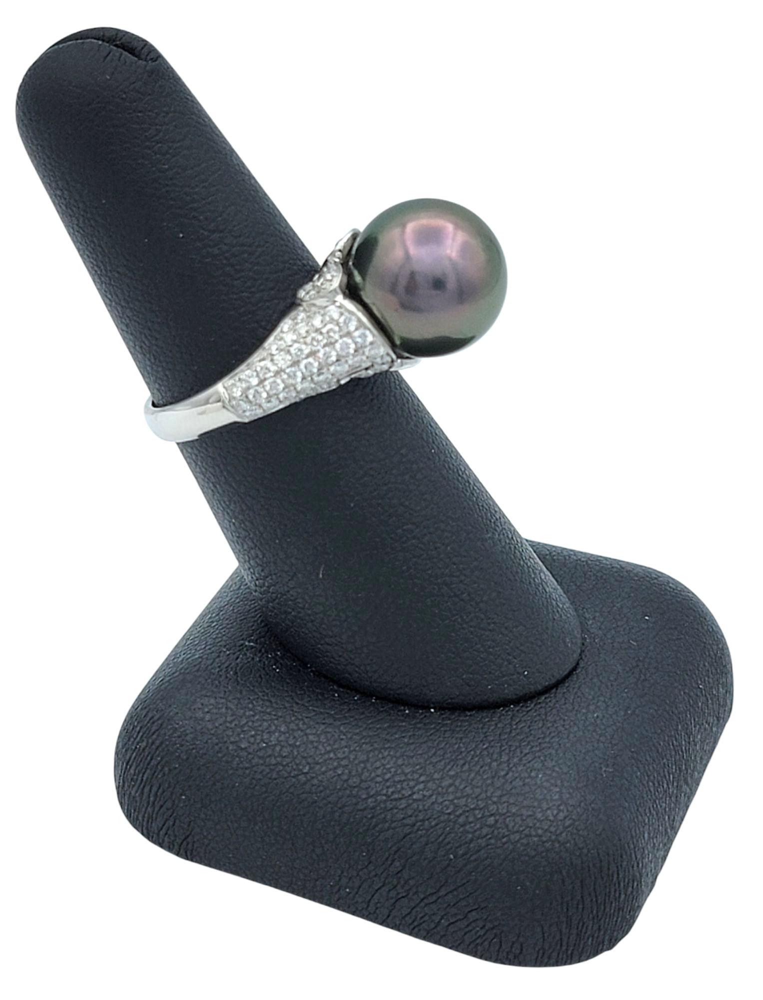 Hochformatiger Cocktailring mit Tahiti-Perlen und Diamantenpavé aus 18 Karat Weißgold im Angebot 6