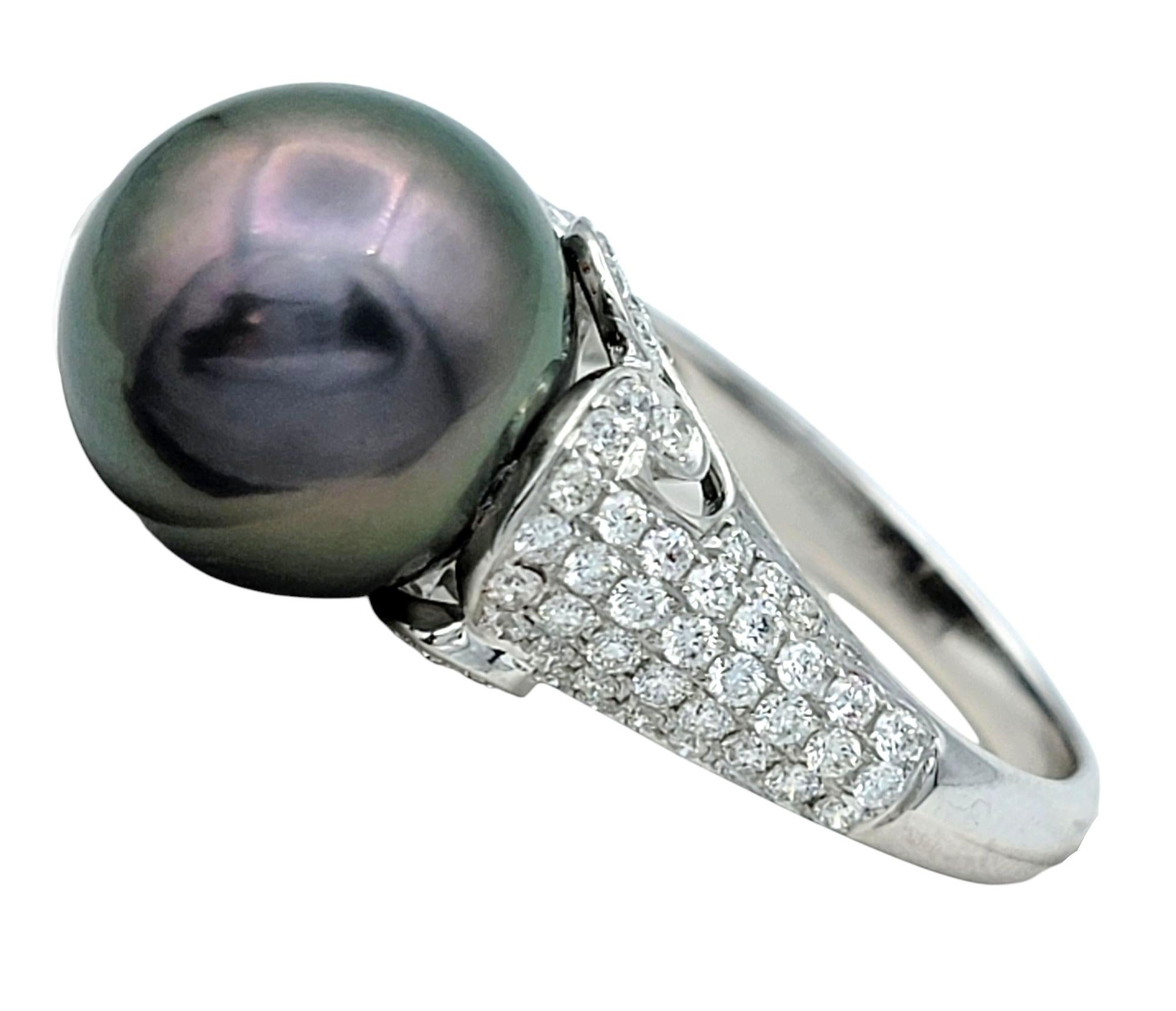 Hochformatiger Cocktailring mit Tahiti-Perlen und Diamantenpavé aus 18 Karat Weißgold (Zeitgenössisch) im Angebot