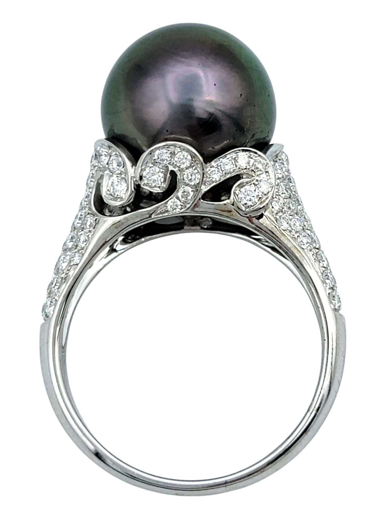 Hochformatiger Cocktailring mit Tahiti-Perlen und Diamantenpavé aus 18 Karat Weißgold Damen im Angebot