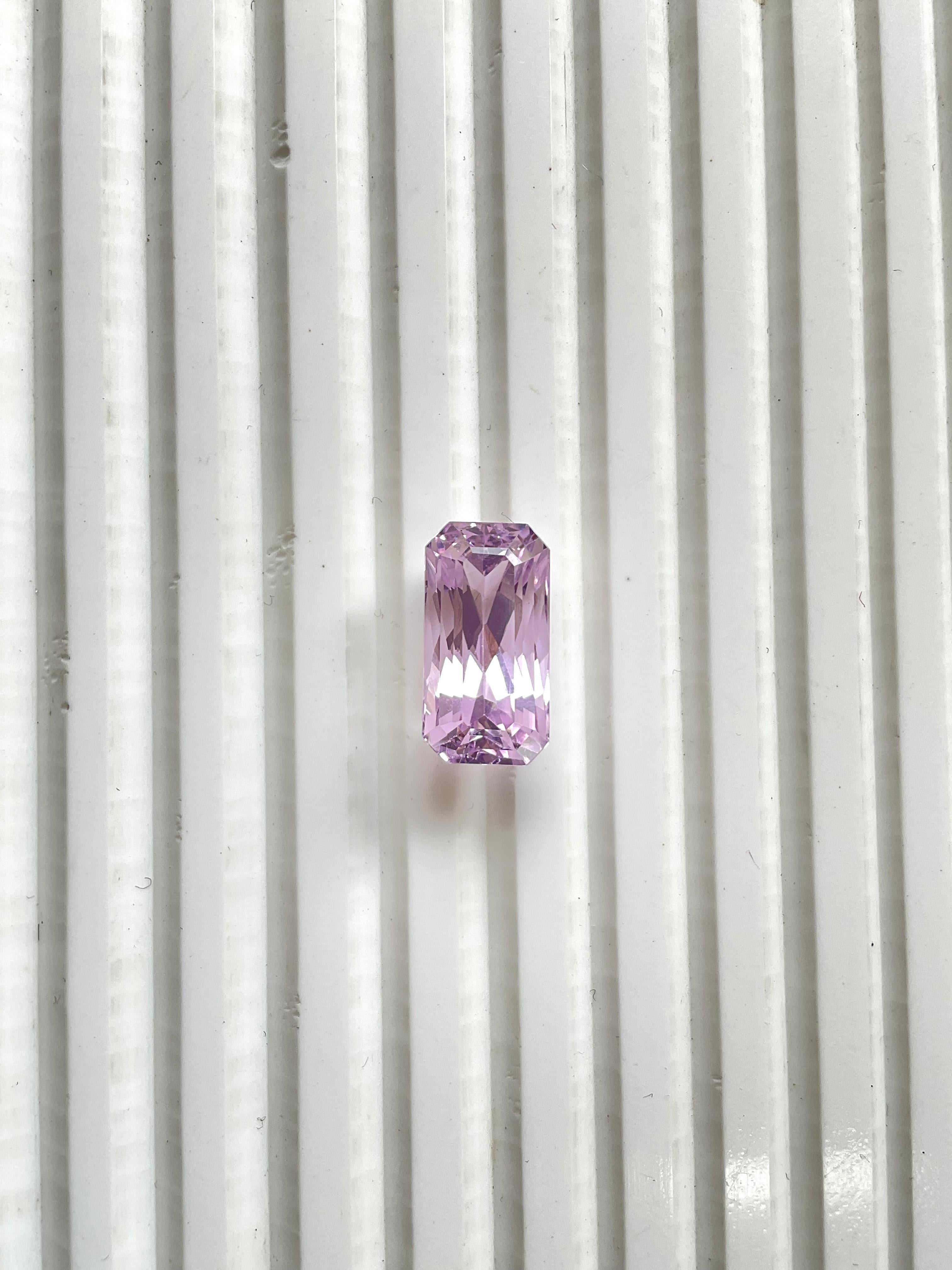 High Quality 10.25 Carats Pink Kunzite Octagon Cut stone For jewelry Natural Gem In Fair Condition In Jaipur, RJ