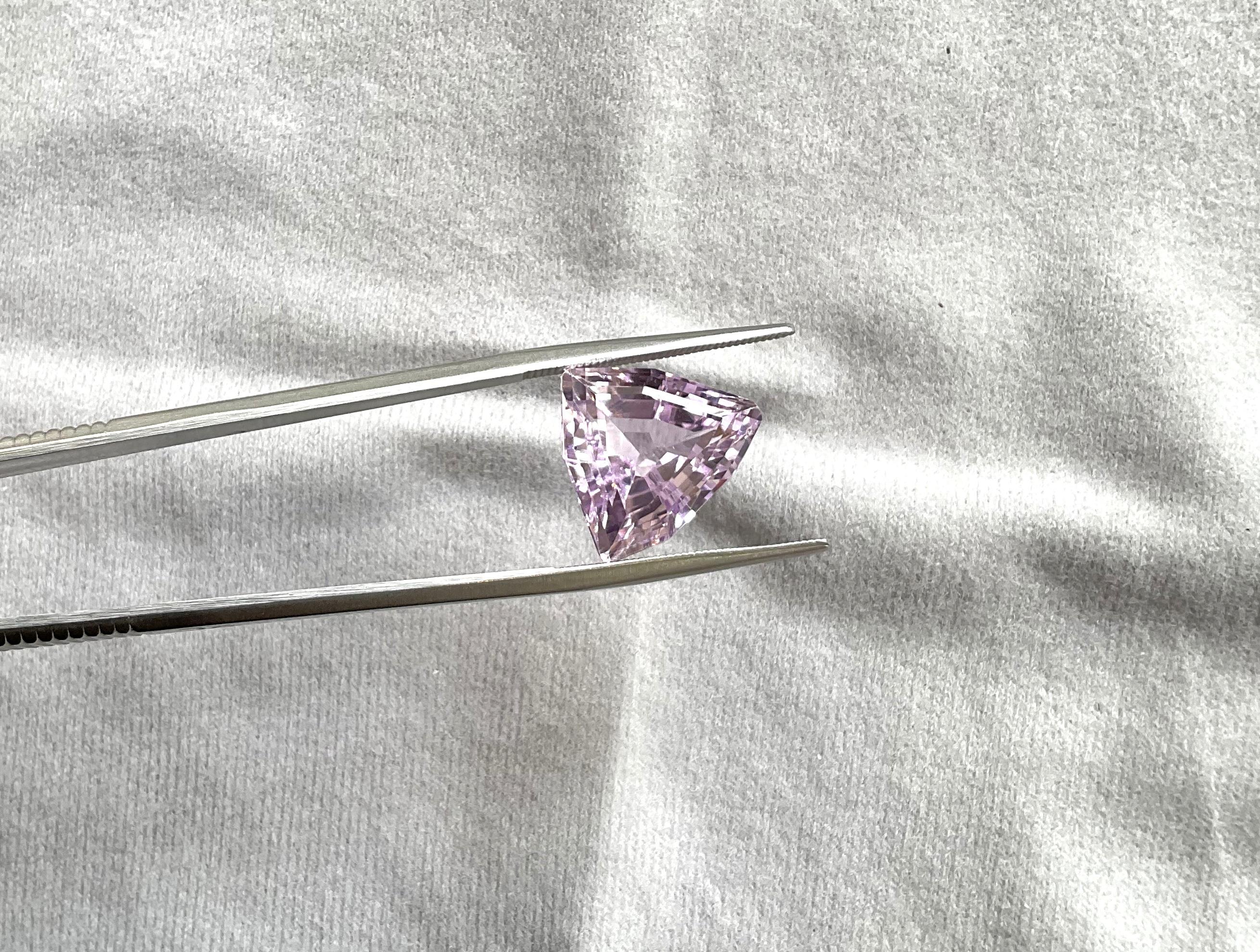 Art Deco High Quality 10.50 Carats Pink Kunzite Trillion Cutstone For jewelry Natural Gem
