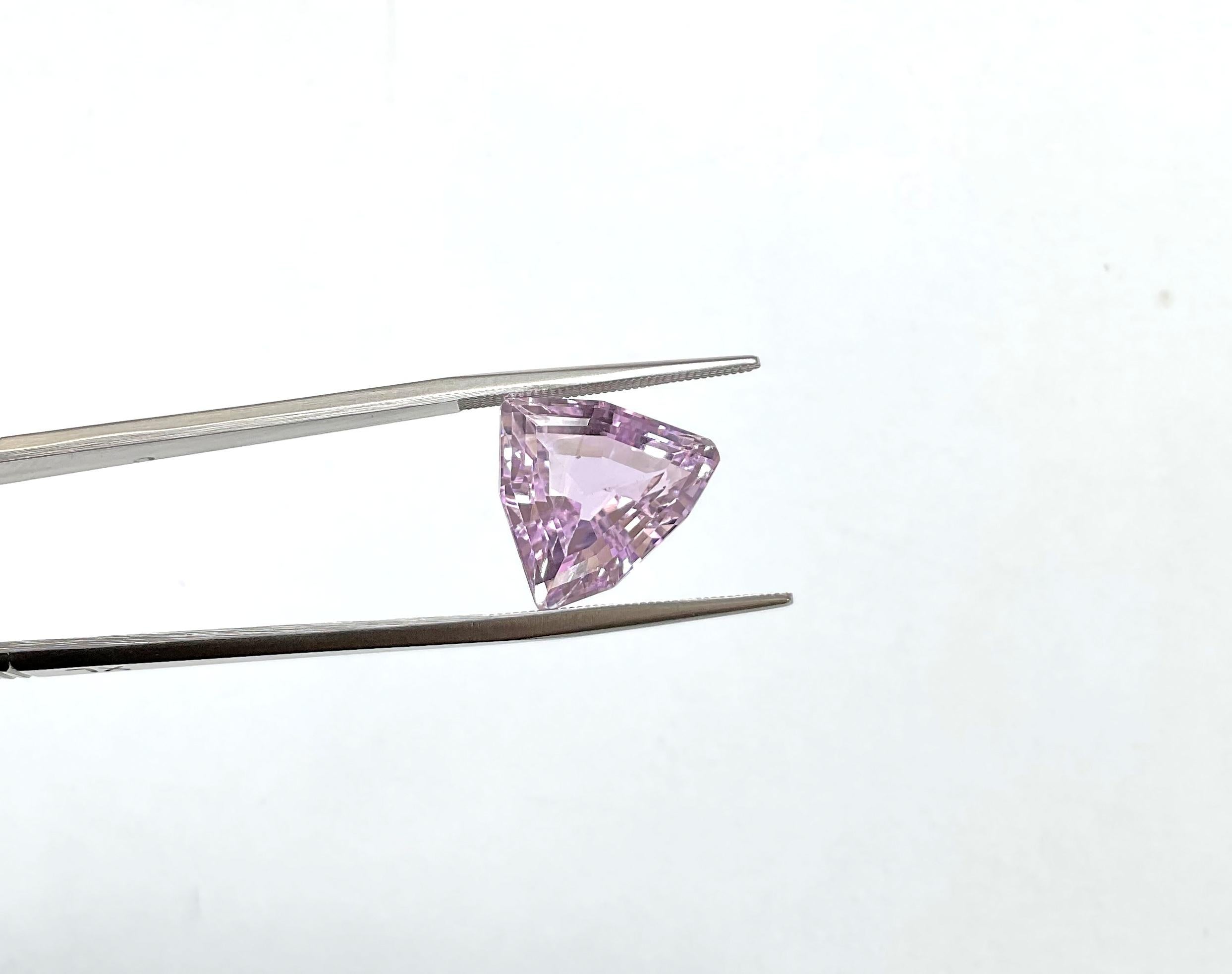 Women's or Men's High Quality 10.50 Carats Pink Kunzite Trillion Cutstone For jewelry Natural Gem