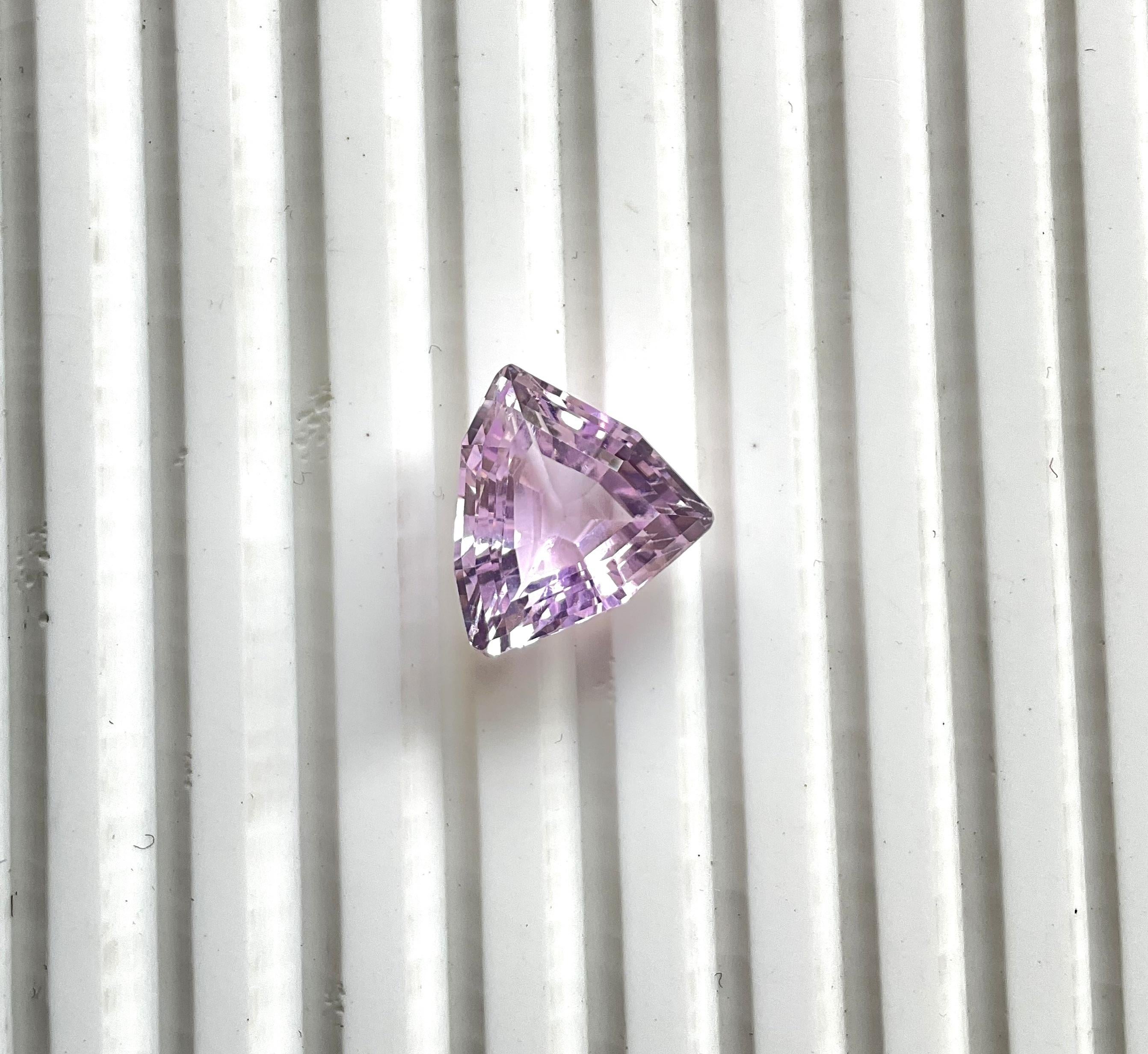 High Quality 10.50 Carats Pink Kunzite Trillion Cutstone For jewelry Natural Gem 3
