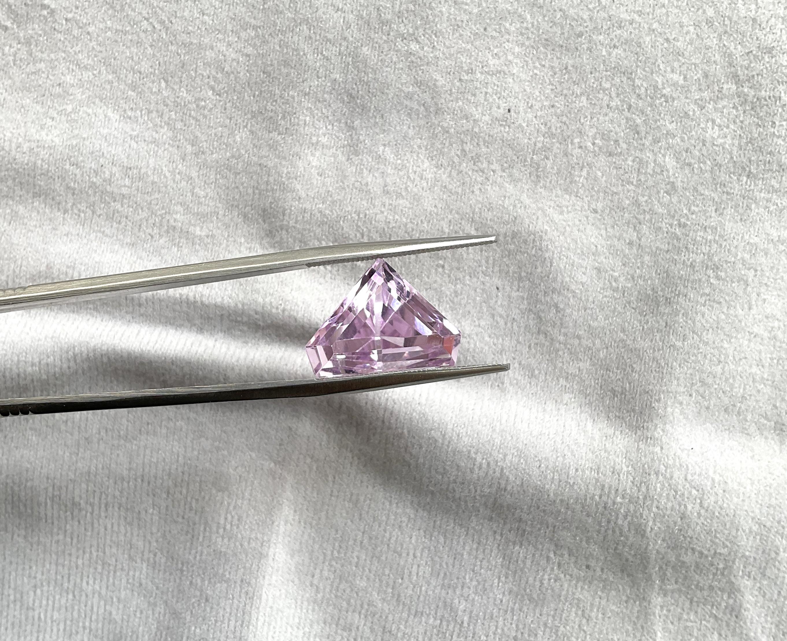 High Quality 11.60 Carats Pink Kunzite Fancy Cut stone For jewelry Natural Gem

Gemstone - Kunzite
Weight - 11.60 carats
Shape - Fancy Cut stone
Size - 16x12x11 mm
Quantity - 1 Piece