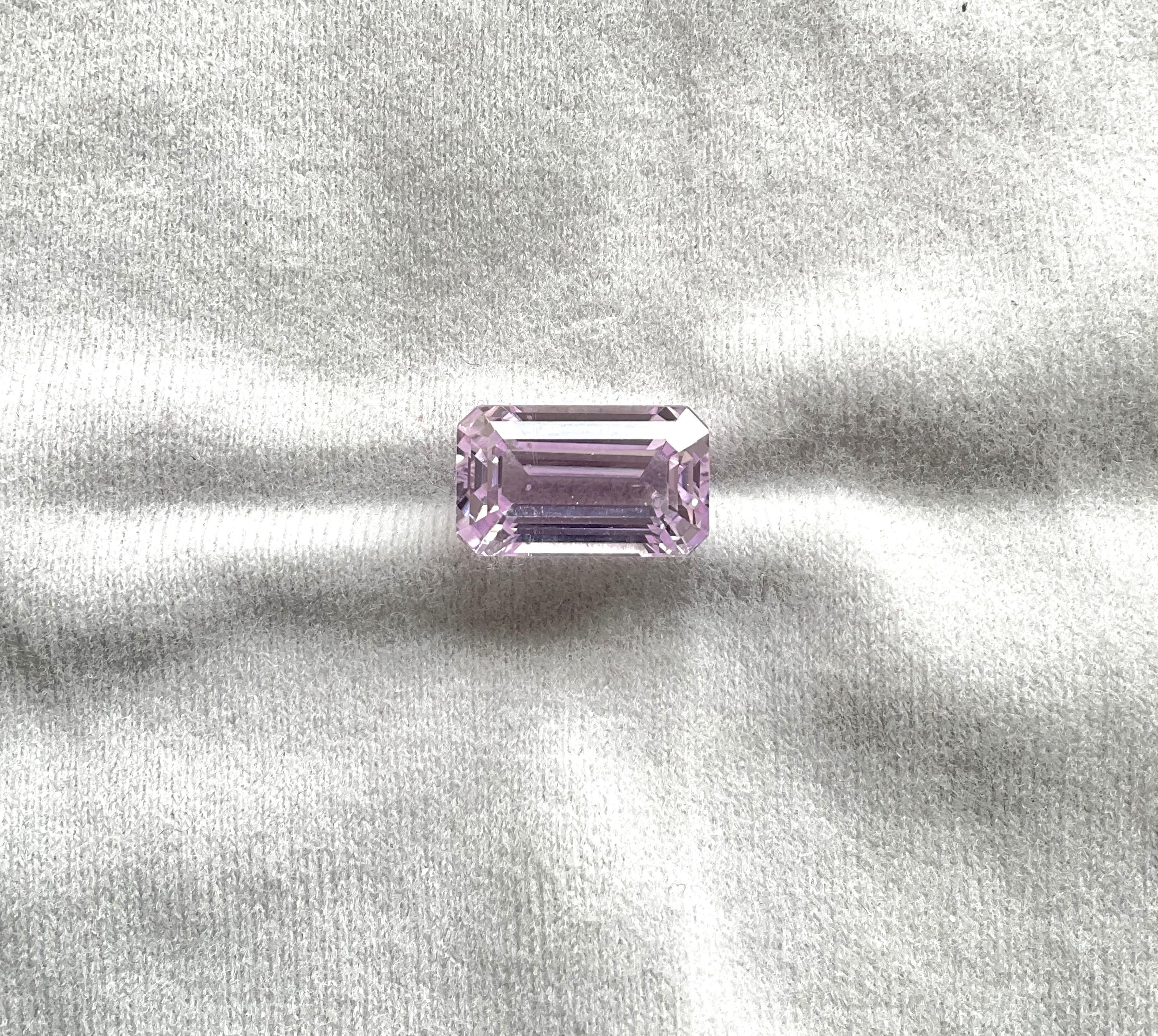 High Quality 12.65 Carats Pink Kunzite Octagon Cut stone For jewelry Natural Gem

Gemstone - Kunzite
Weight - 12.65 carats
Shape - Octagon Cut stone
Size - 15x9x9 mm
Quantity - 1 Piece