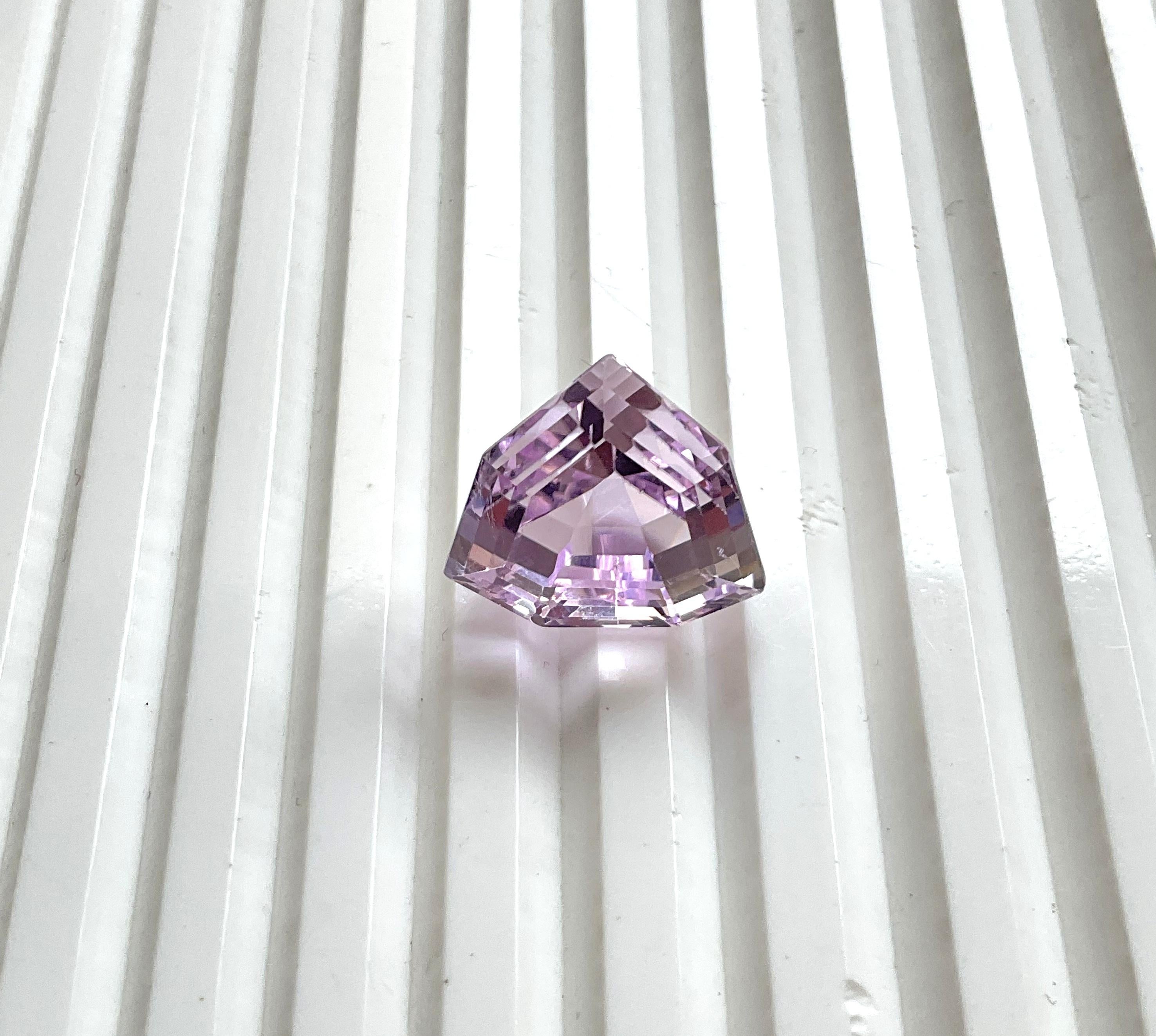 Trillion Cut High Quality 15.85 Carats Pink Kunzite Fancy Cut stone For jewelry Natural Gem