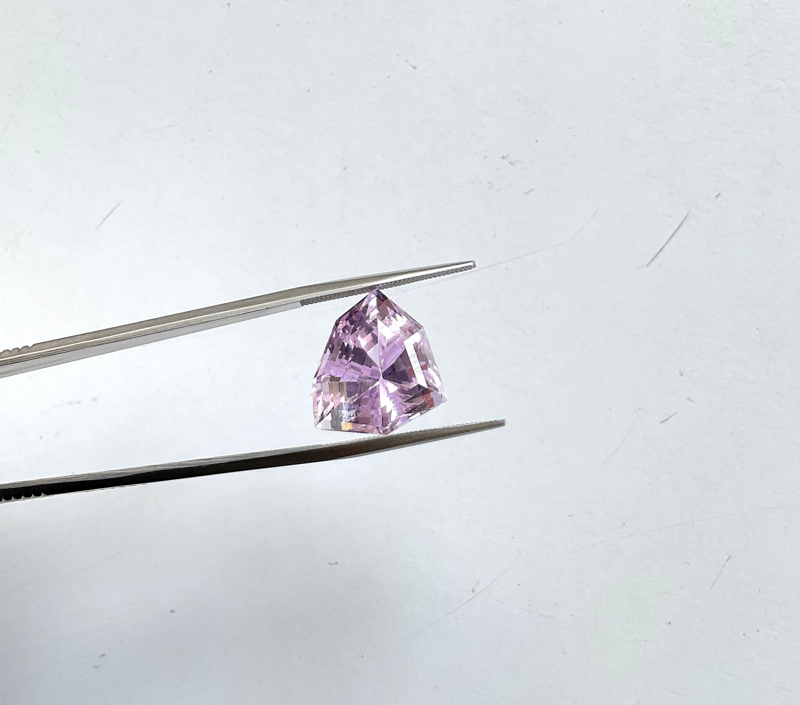 High Quality 15.85 Carats Pink Kunzite Fancy Cut stone For jewelry Natural Gem In Fair Condition In Jaipur, RJ