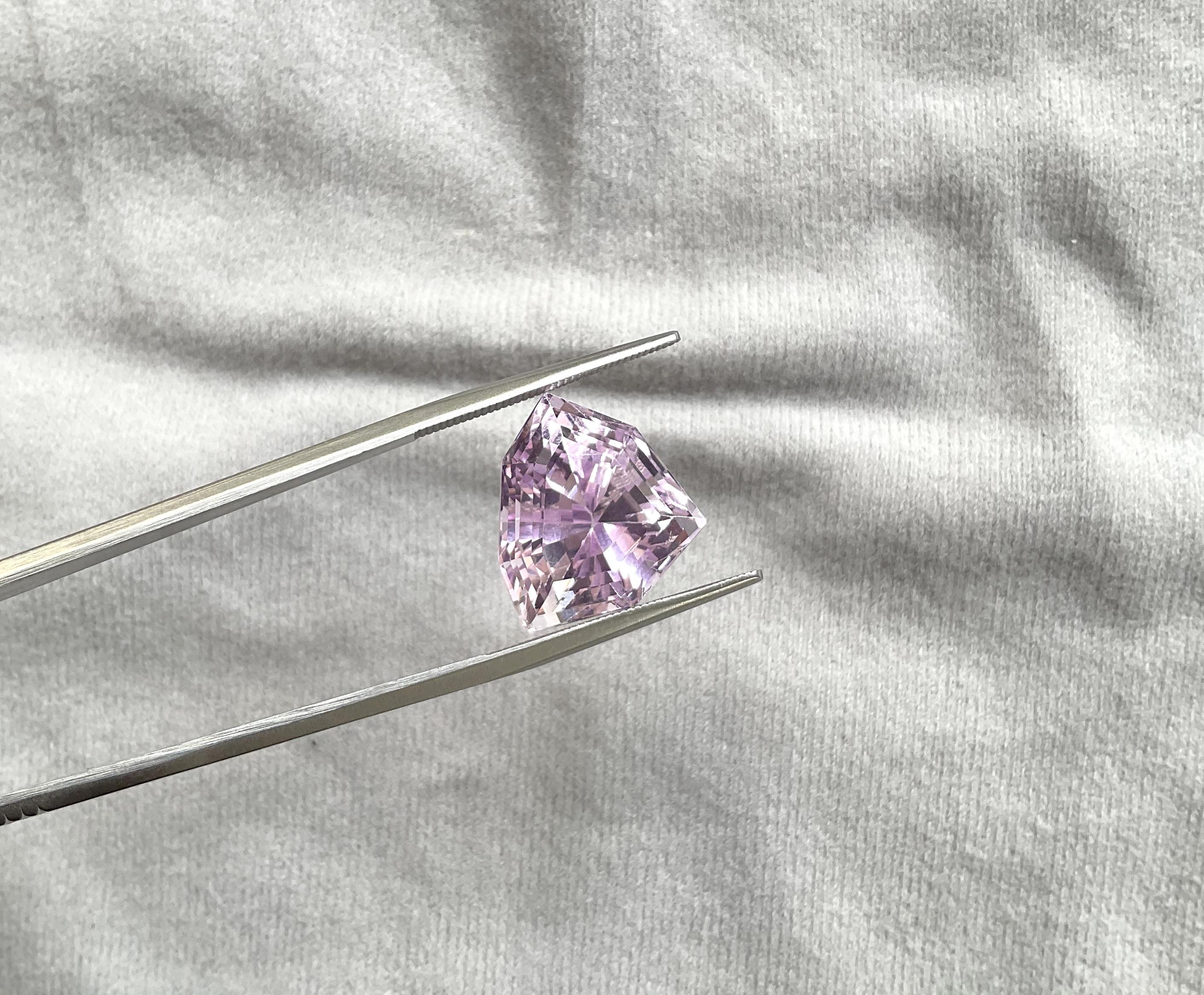 High Quality 15.85 Carats Pink Kunzite Fancy Cut stone For jewelry Natural Gem 1