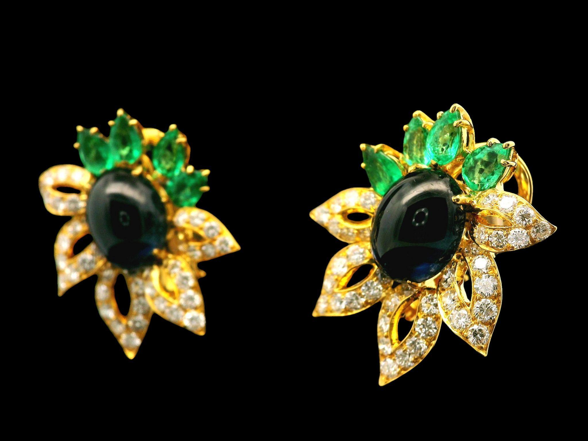 Orecchini a fiore di alta qualità in oro 18k GIA con smeraldo zaffiro e diamante da 16,53ctw In condizioni ottime in vendita a Montclair, NJ