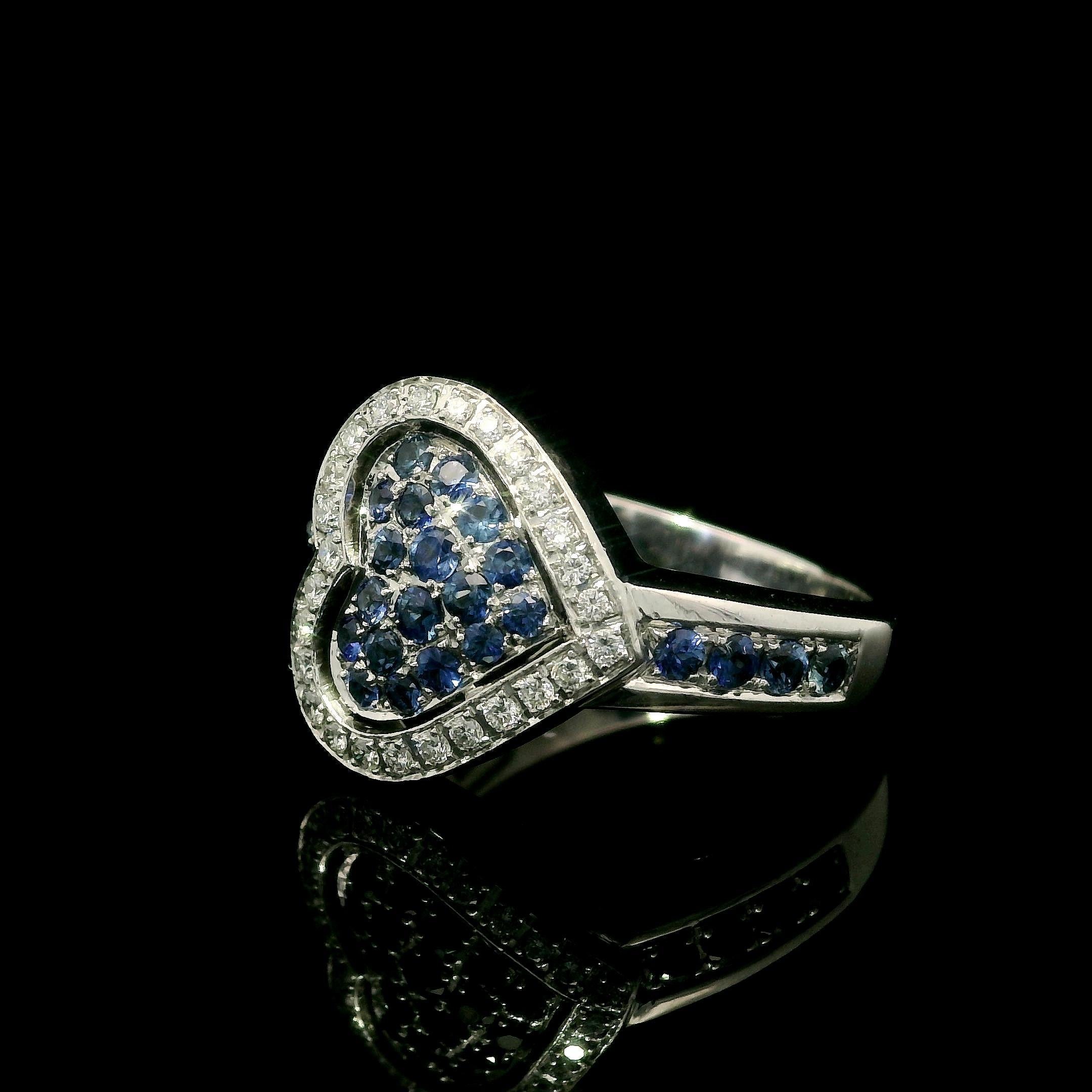 Anello a cuore con zaffiro rotondo e diamante di alta qualità in oro bianco 18 carati da 1,20 carati in vendita 5