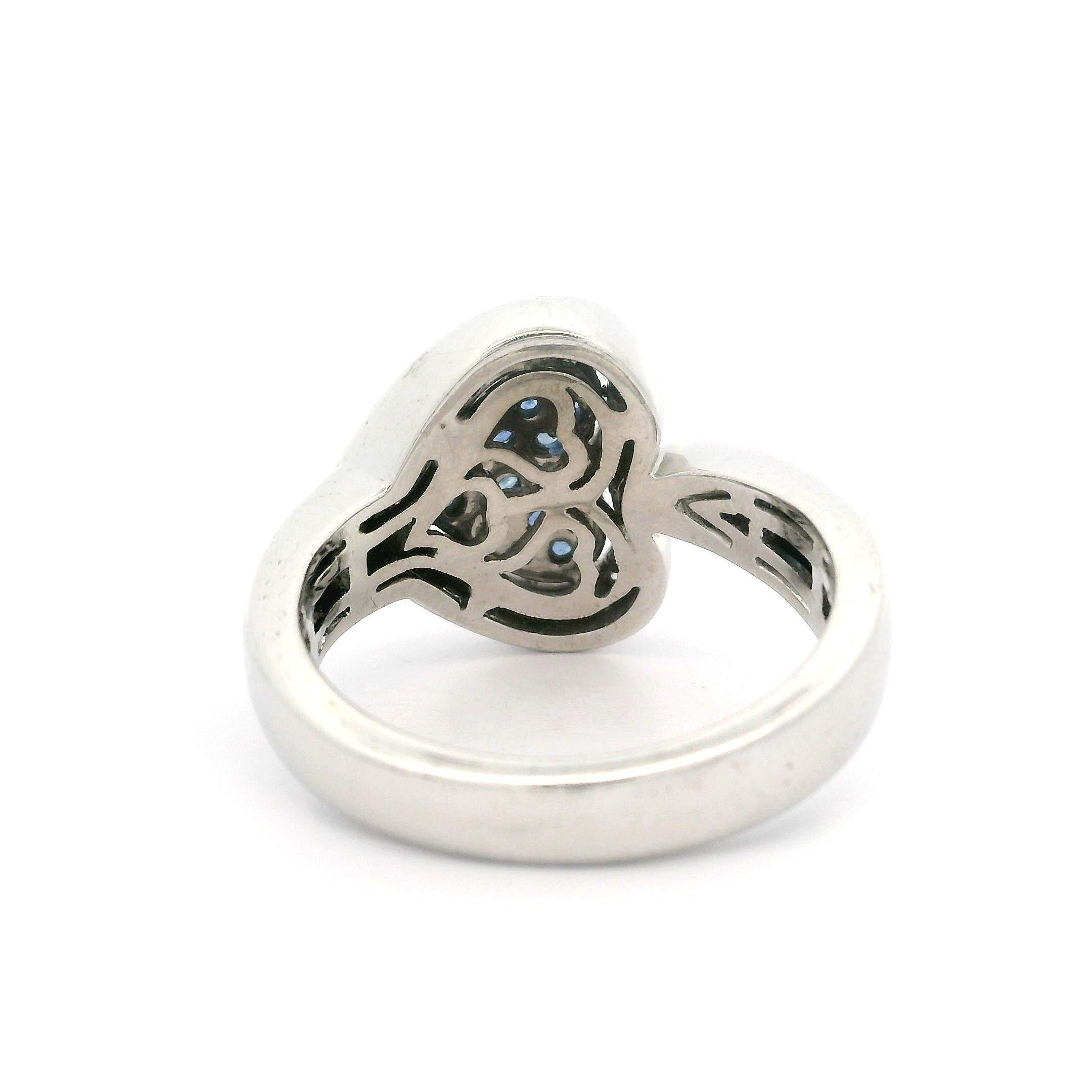 Anello a cuore con zaffiro rotondo e diamante di alta qualità in oro bianco 18 carati da 1,20 carati in vendita 1