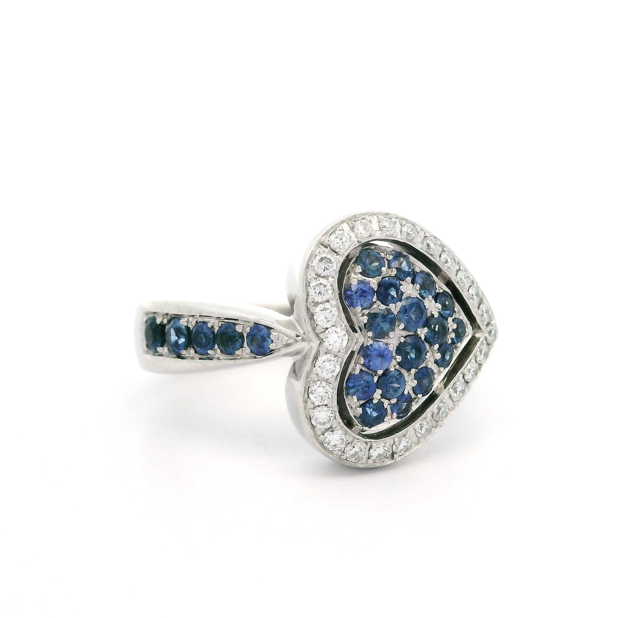 Anello a cuore con zaffiro rotondo e diamante di alta qualità in oro bianco 18 carati da 1,20 carati in vendita 3