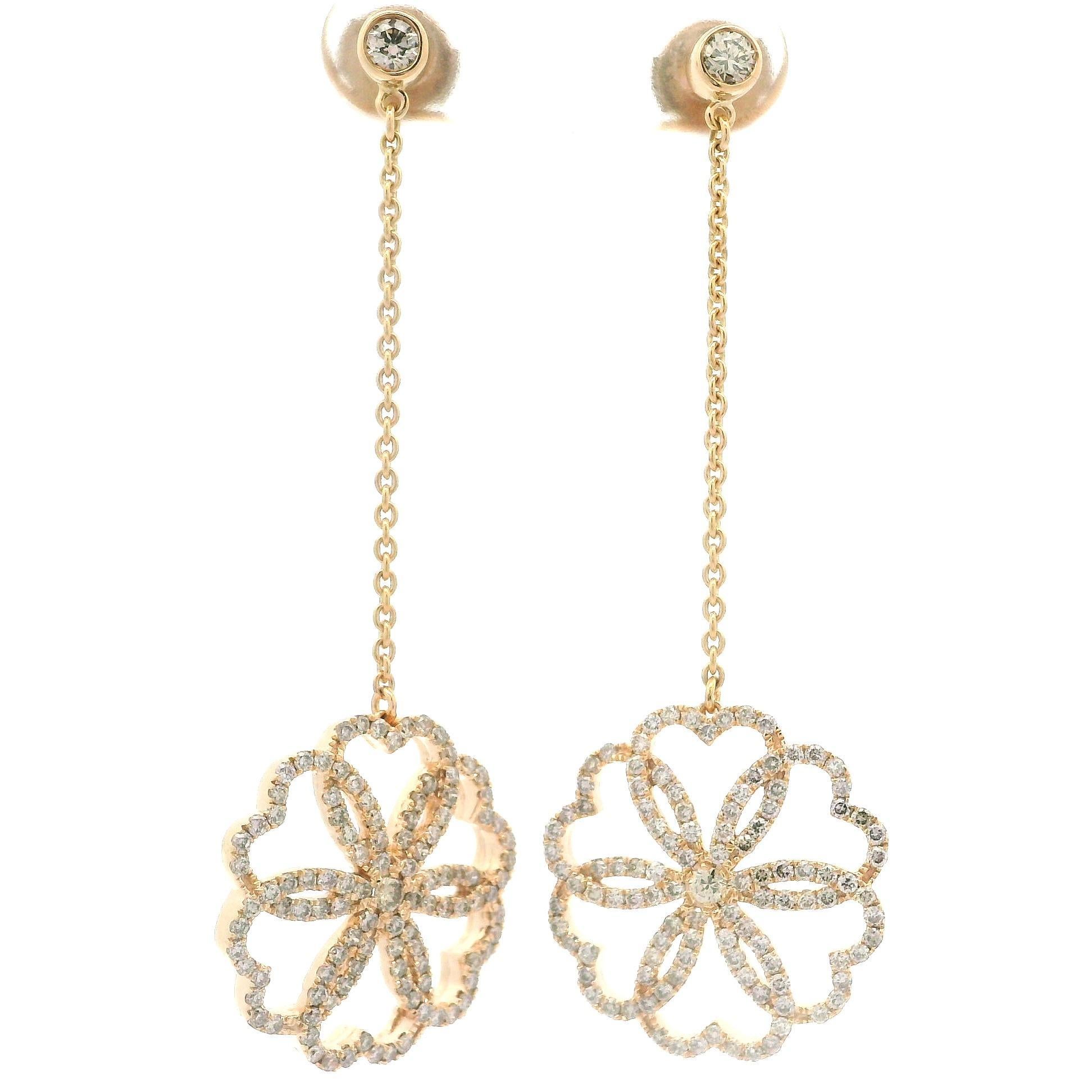 -A. Stone
Numerosi diamanti naturali autentici - taglio rotondo brillante - castone e pavé - colore bianco fuoco - 1,30ctw (circa)

Materiale: oro giallo 18k 
Peso: 6.03 grammi
Altezza complessiva: 52,3 mm (2,05) (circa)
Larghezza complessiva: 18,3